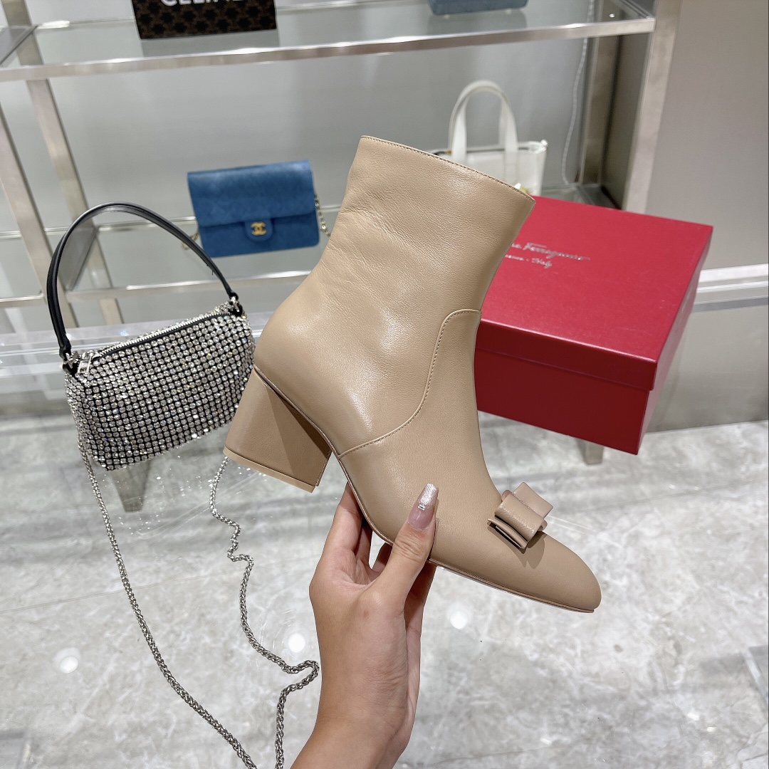Salvatore Ferragamo Boots 8 - vstockx