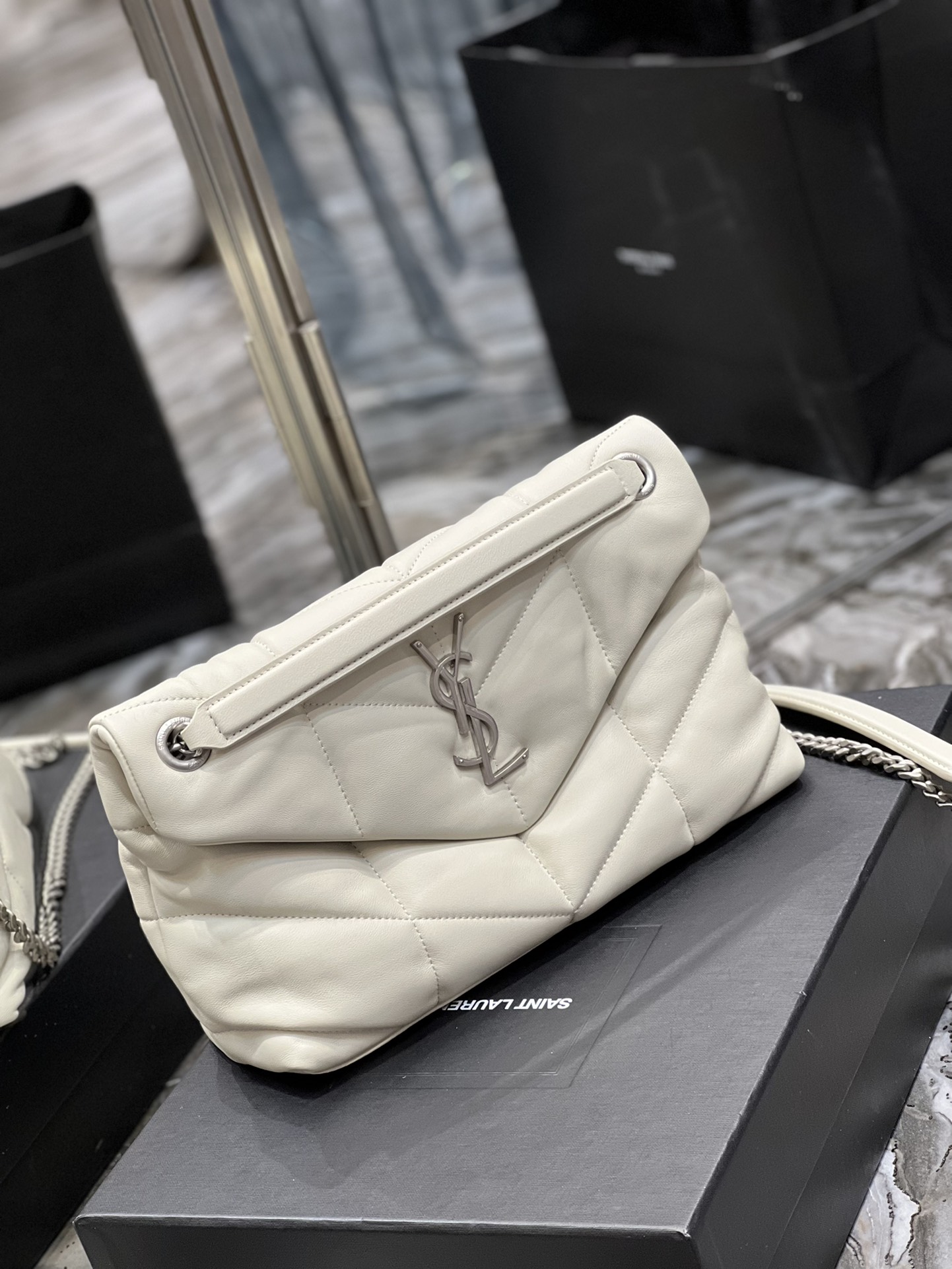 Handbags SAINT LAURENT 577476 size 29x17x11 cm - vstockx