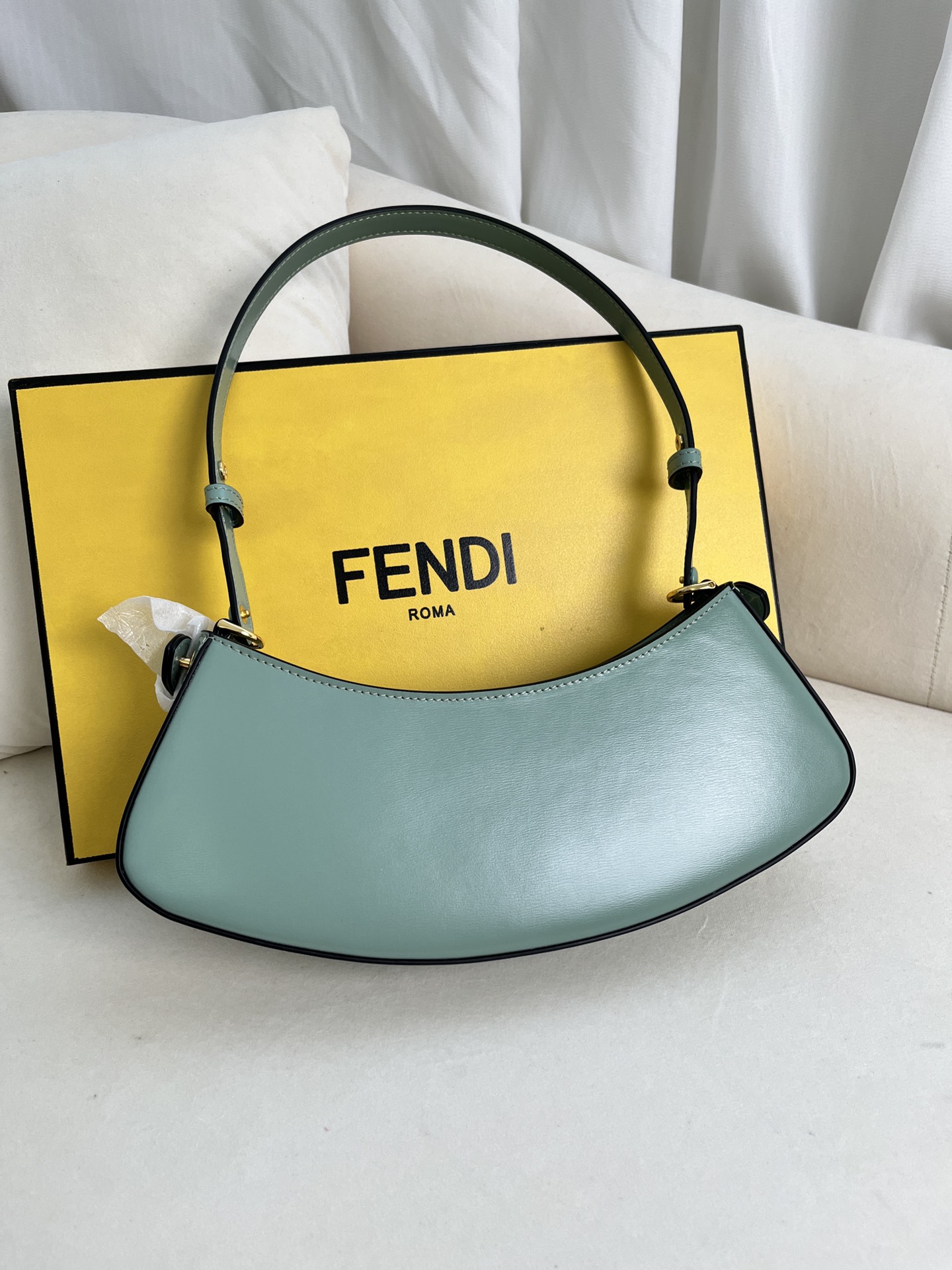 handbags FENDI 225 size:32*11*5cm - vstockx