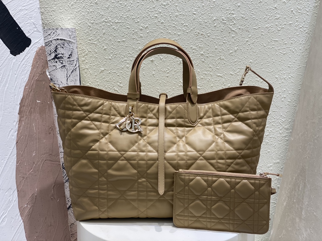 Handbags Dior 6233 size  37 cm - vstockx