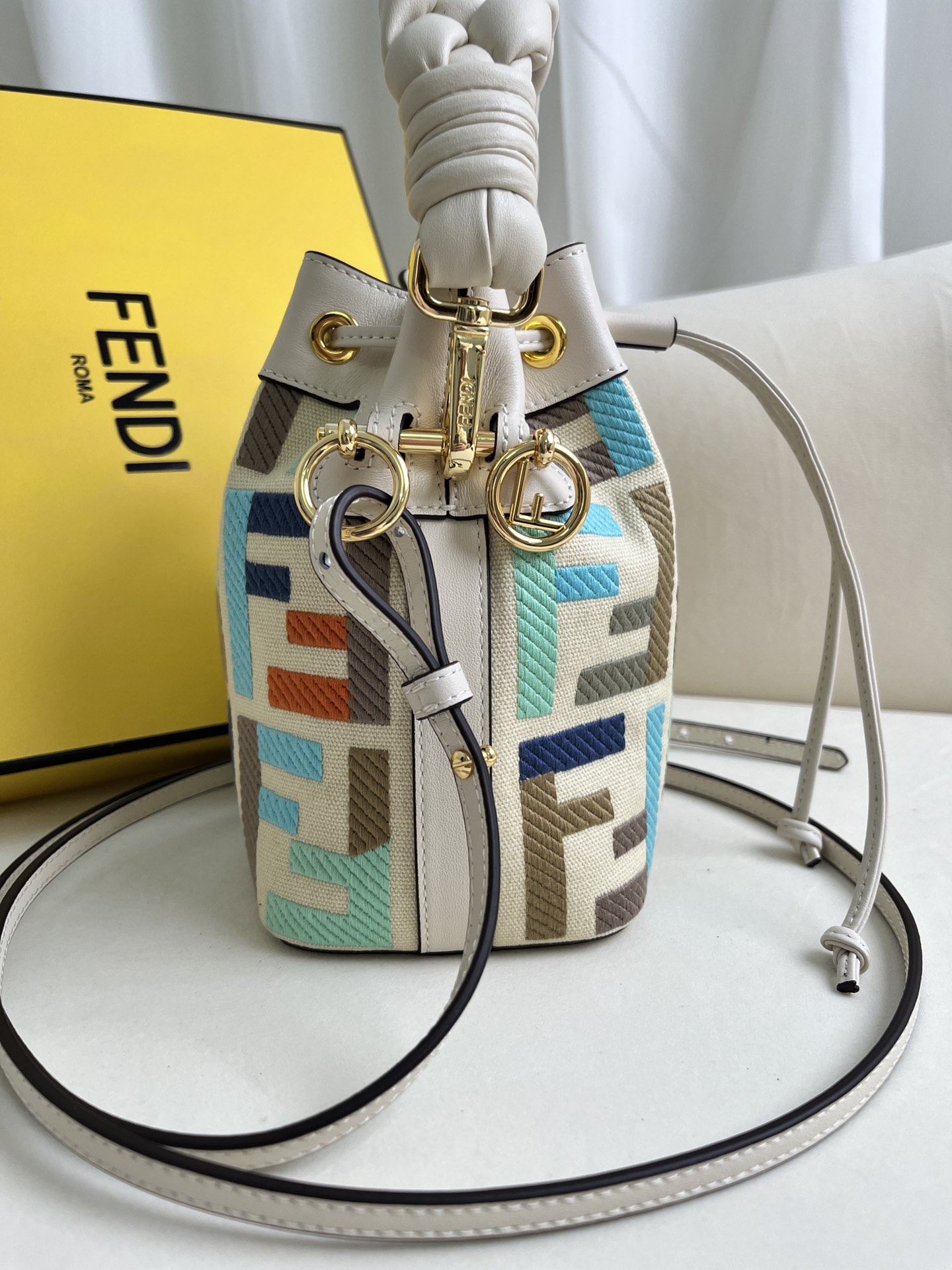 handbags FENDI 038 size:12*18*10cm - vstockx
