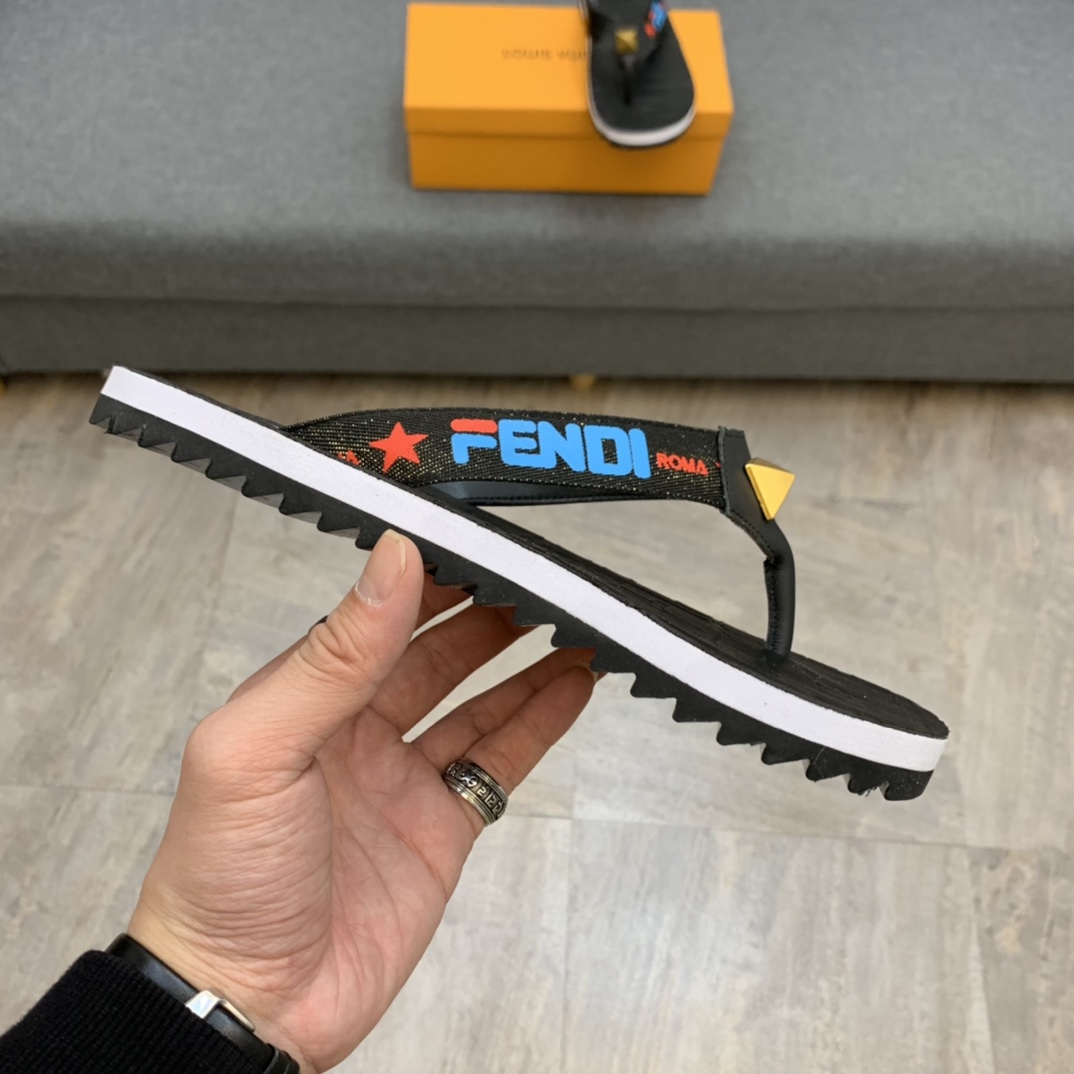 Fendi Slides 24 - vstockx