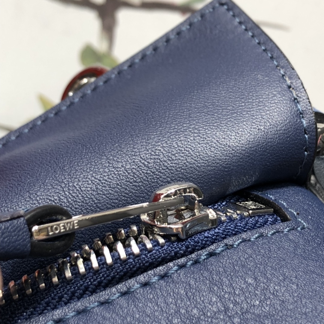 Handbags LOEWE ZP size:2414-11 cm - vstockx