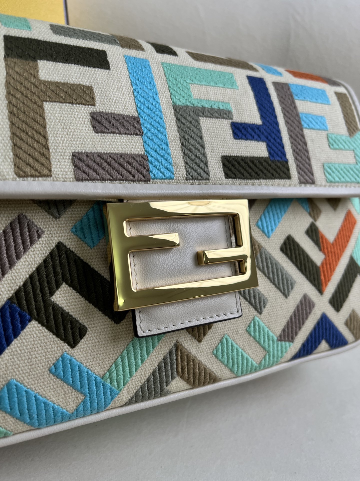 handbags FENDI 0159 size:26*5*15cm - vstockx