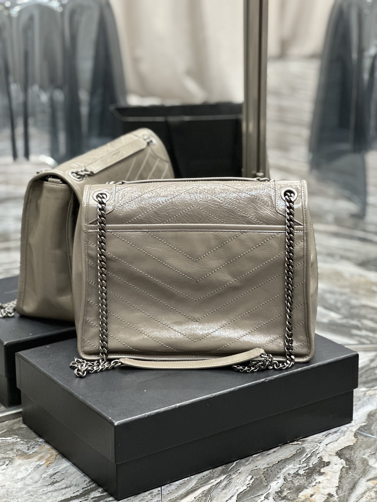 Handbags SAINT LAURENT 498830 size 32x23x9 CM - vstockx