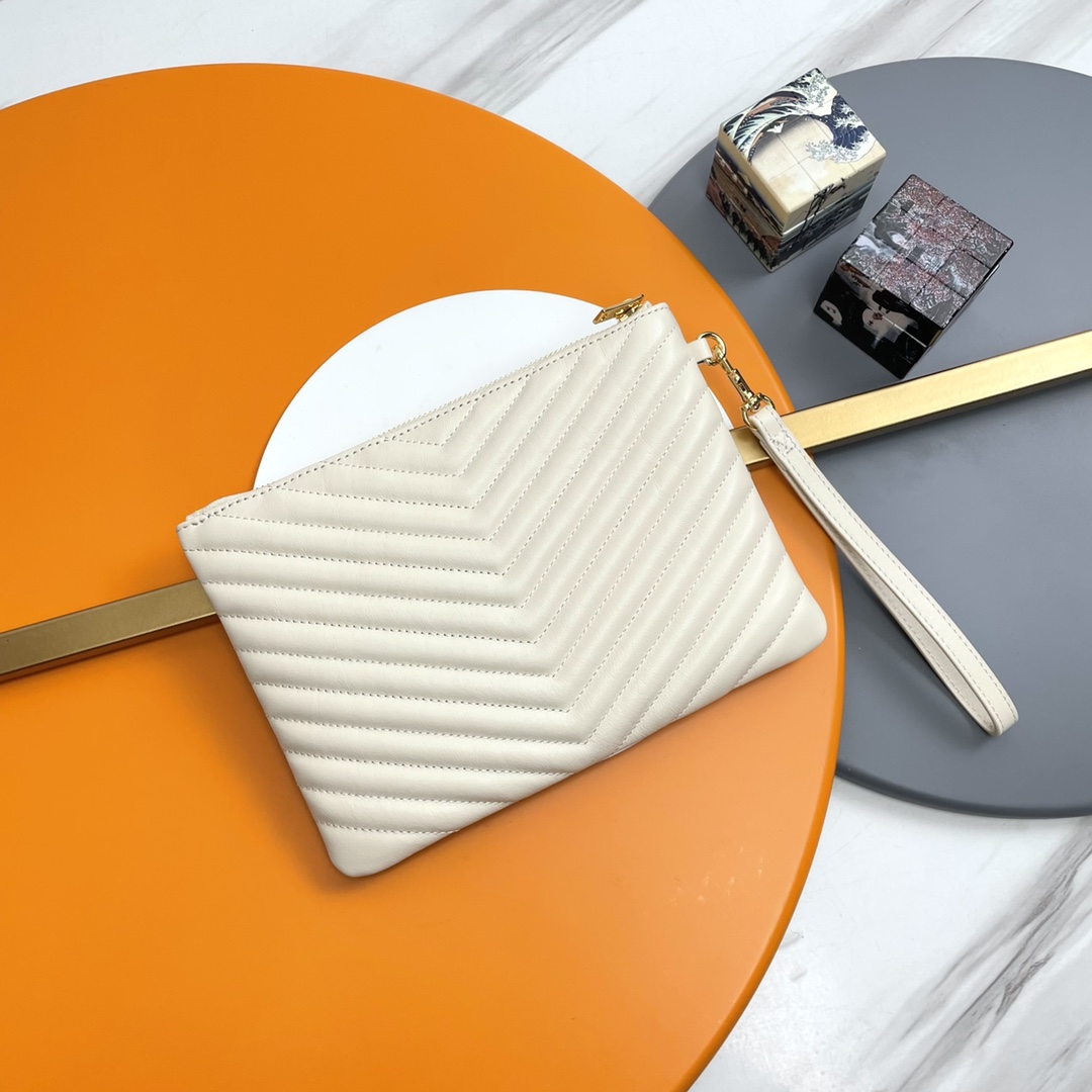 Handbags SAINT LAURENT 379039 size 24  17.5  1.5 cm - vstockx