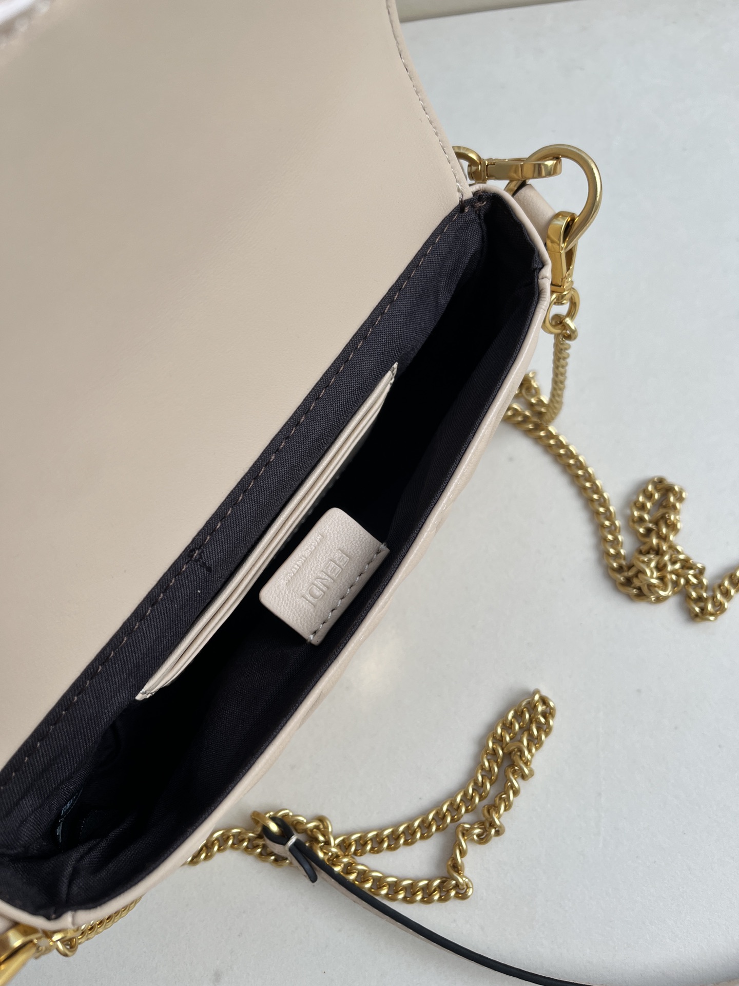 handbags FENDI 212 size:19*11.5*4cm - vstockx