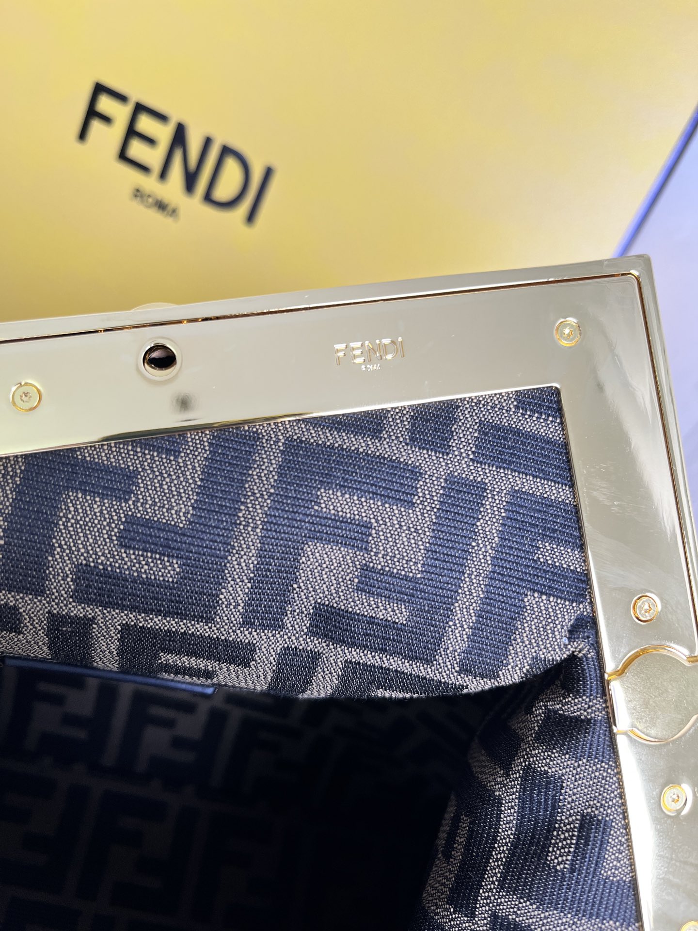 handbags FENDI 209 size:32.5*15*23.5cm - vstockx