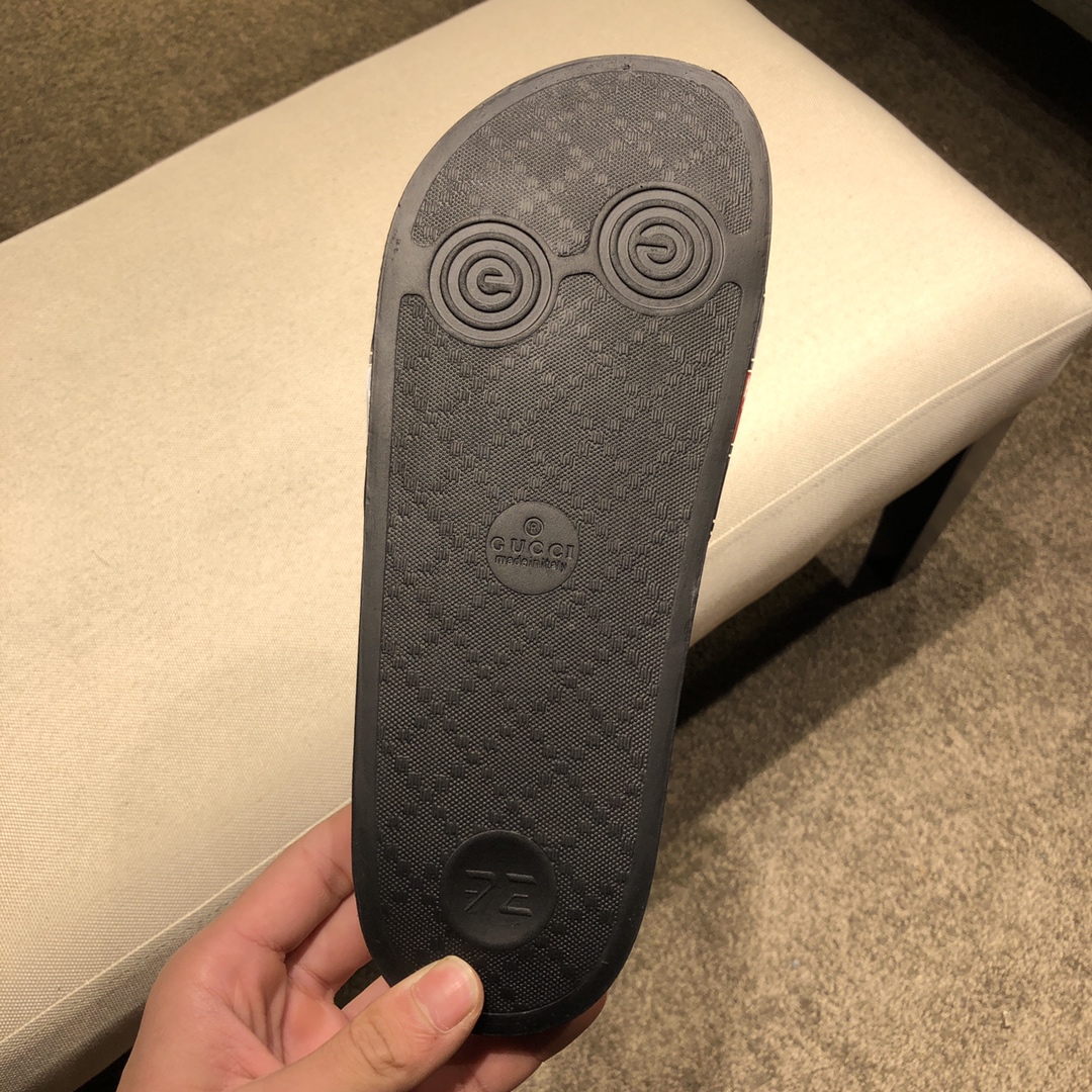 Gucci Slippers 45 - vstockx