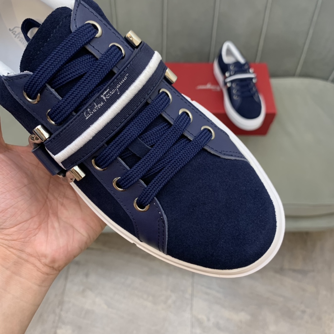 Salvatore Ferragamo Gancini Sneaker 6 - vstockx