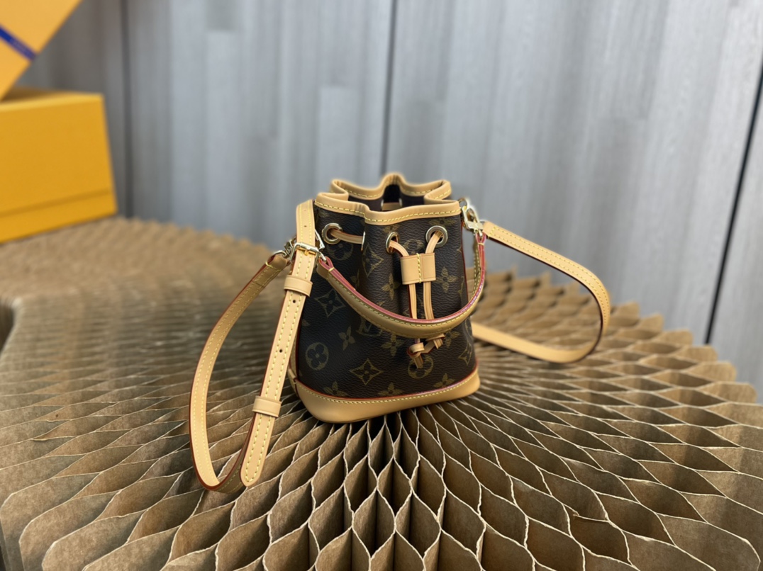 Handbag Louis Vuitton 81266 size 13 x 16 x 10 cm - vstockx