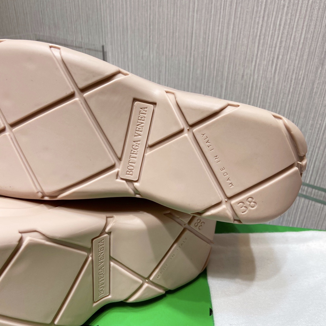 Bottega Veneta Boots 19 - vstockx