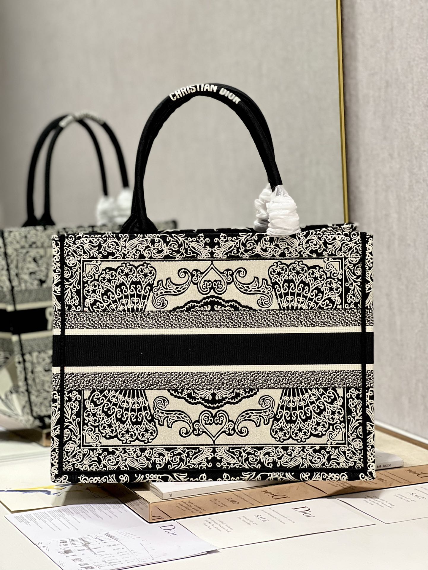 Handbag Dior 1286 size 36  28 cm - vstockx