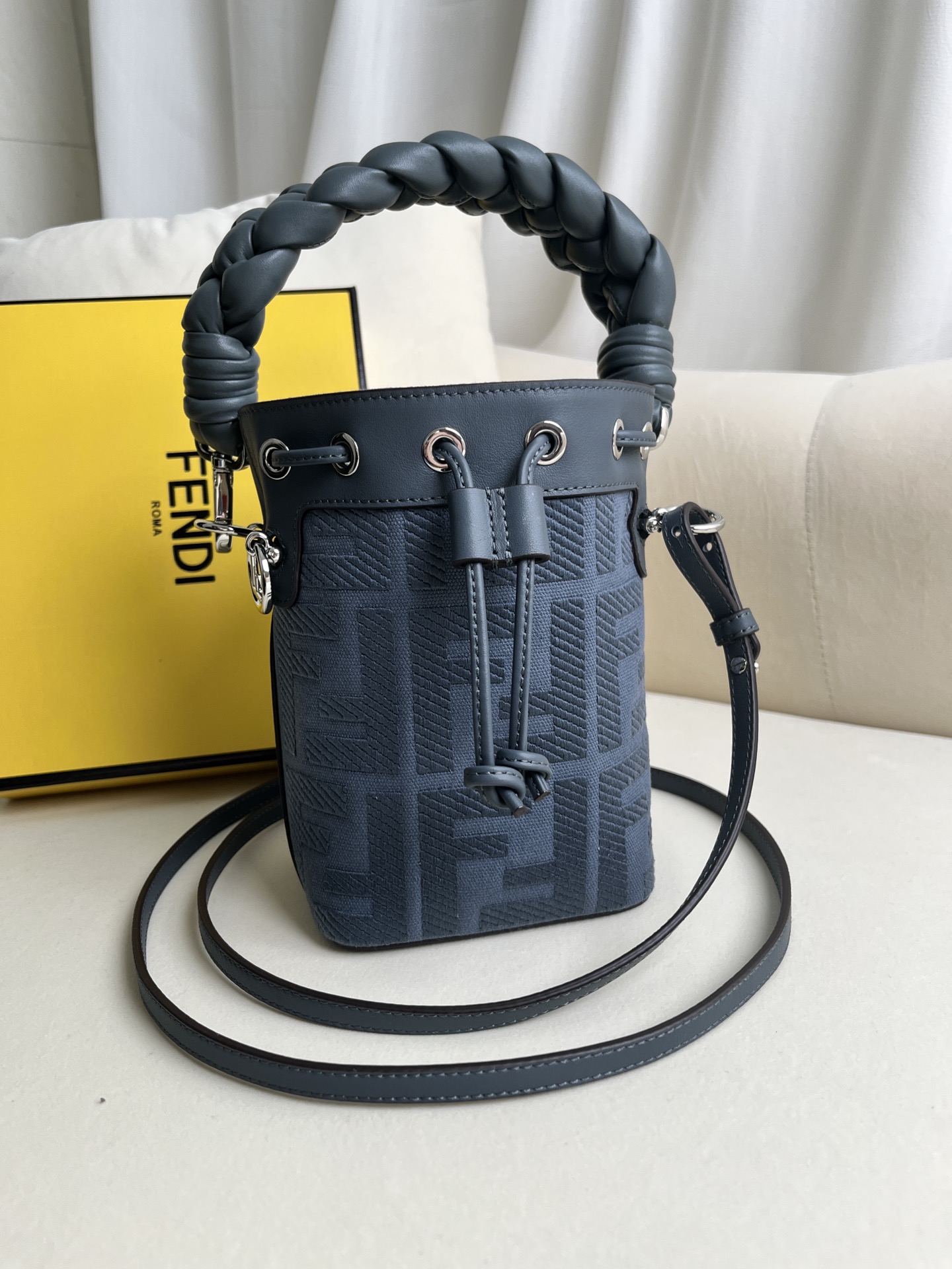 handbags FENDI 038 size:12*18*10cm - vstockx