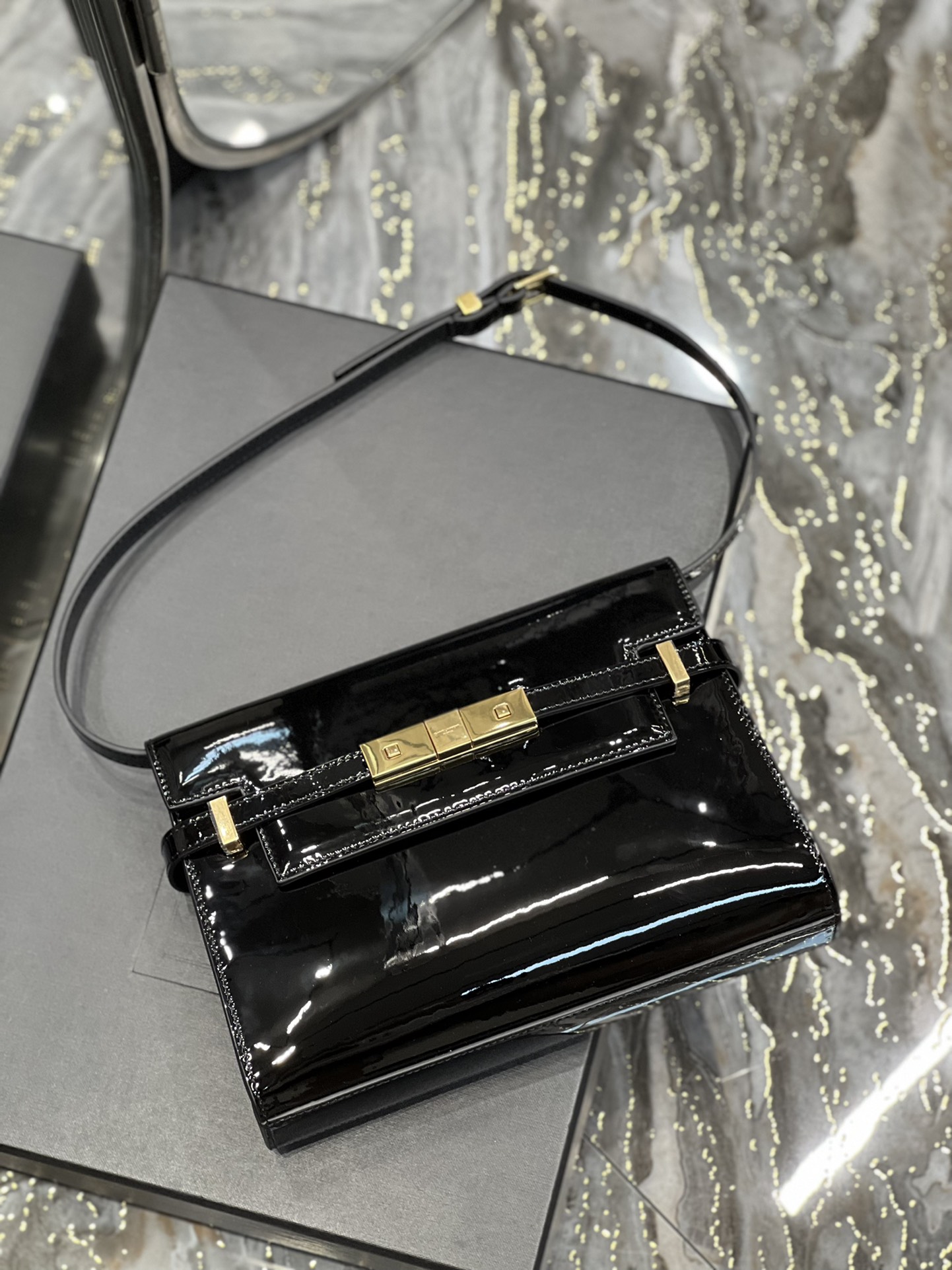 Handbags SAINT LAURENT 675626 size 24x17.5x6 cm - vstockx