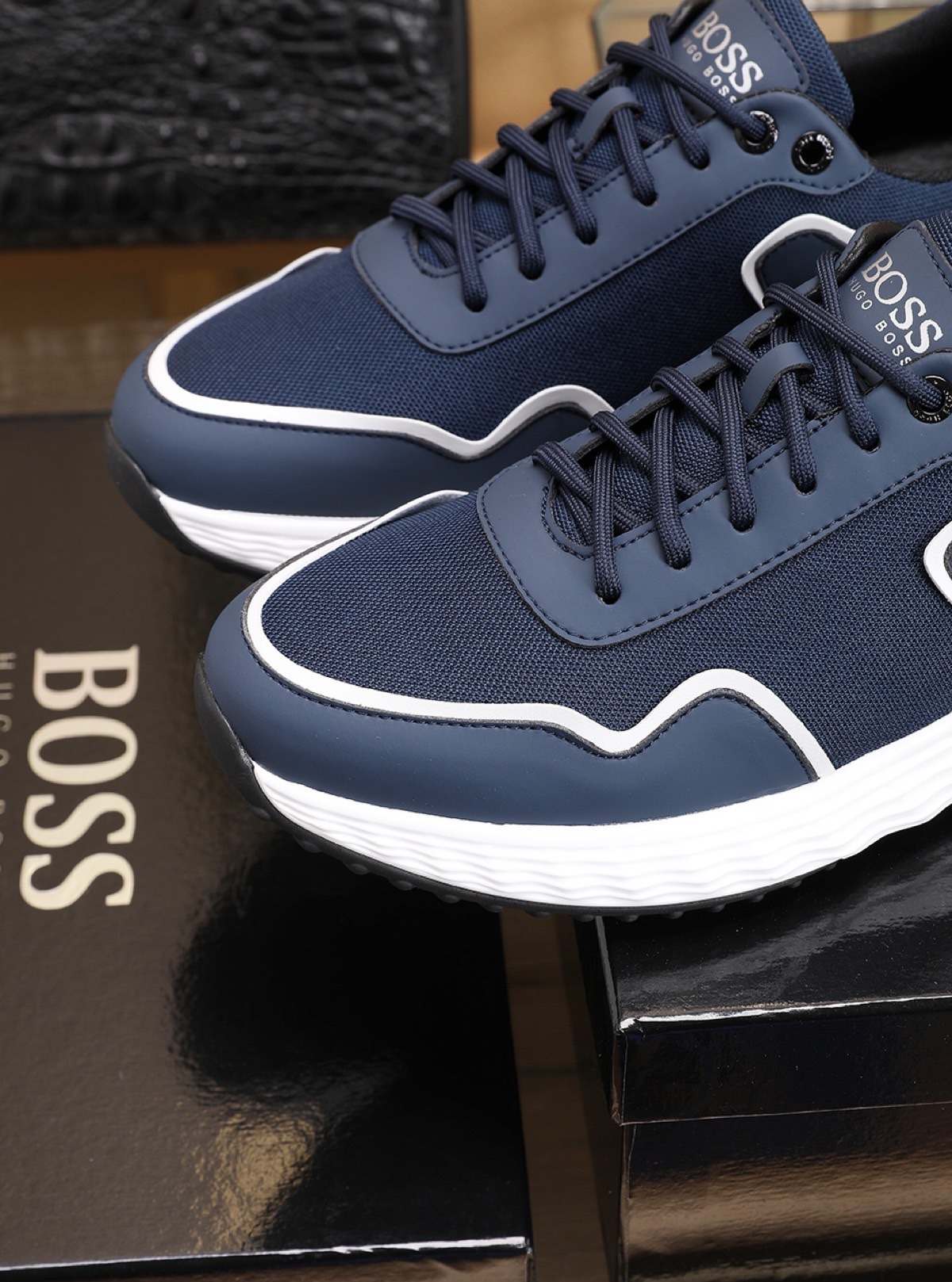 HUGO BOSS Low Top Sneaker 8 - vstockx