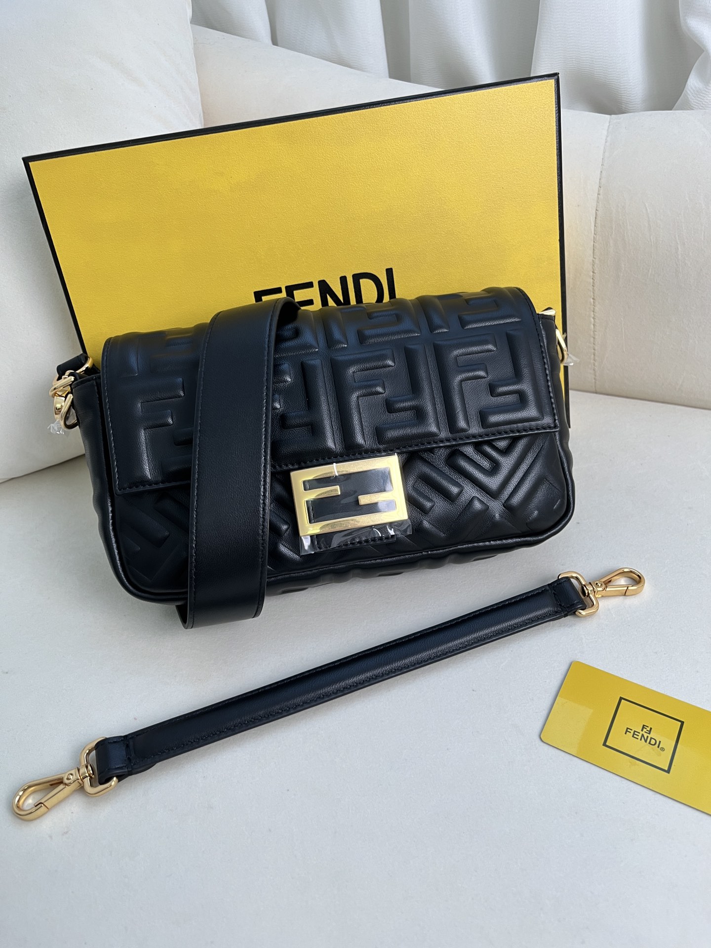 handbags FENDI 211 size:27*15*6cm - vstockx