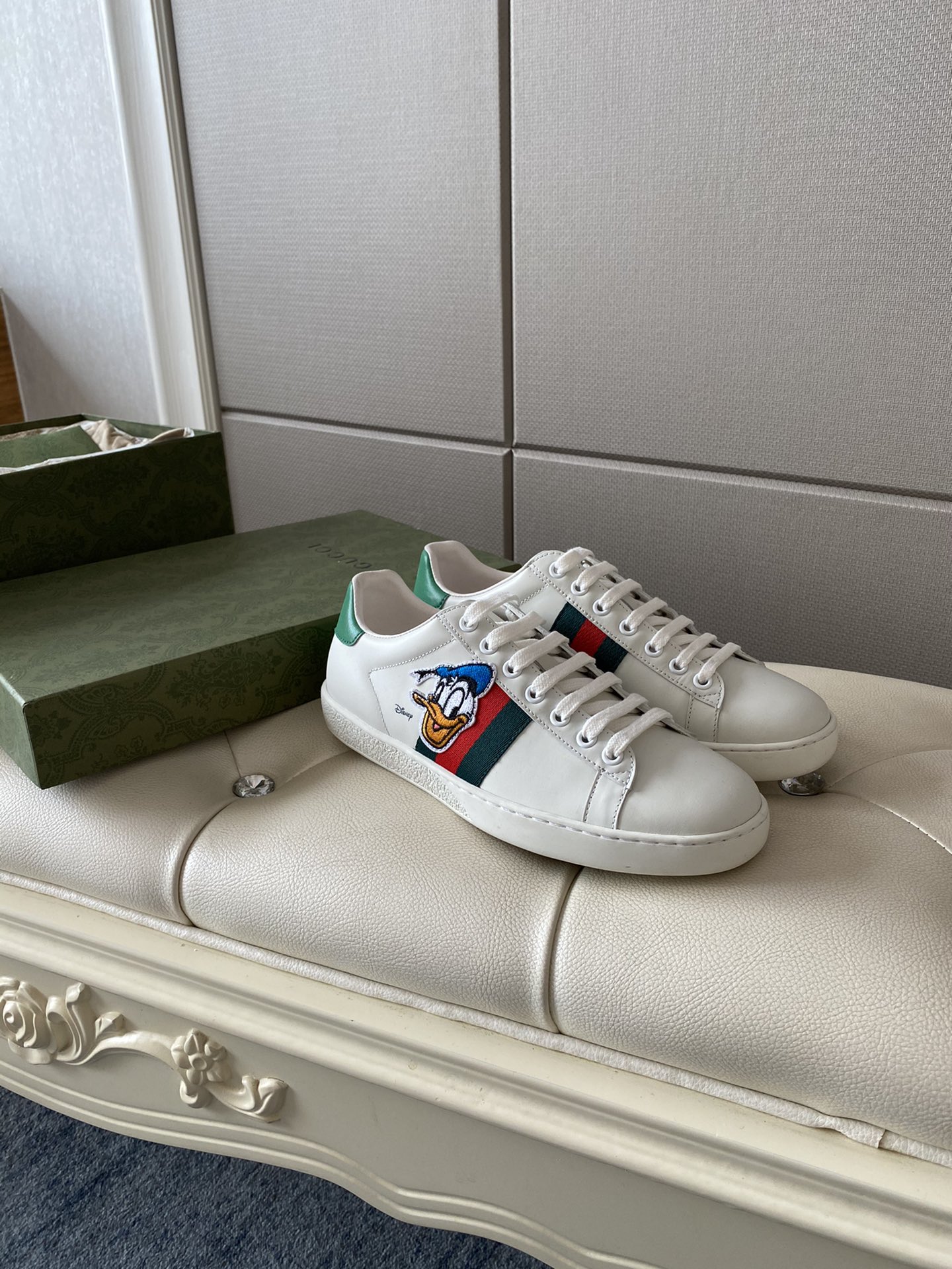 Gucci Women's Ace sneaker with bee sneaker 4 - vstockx