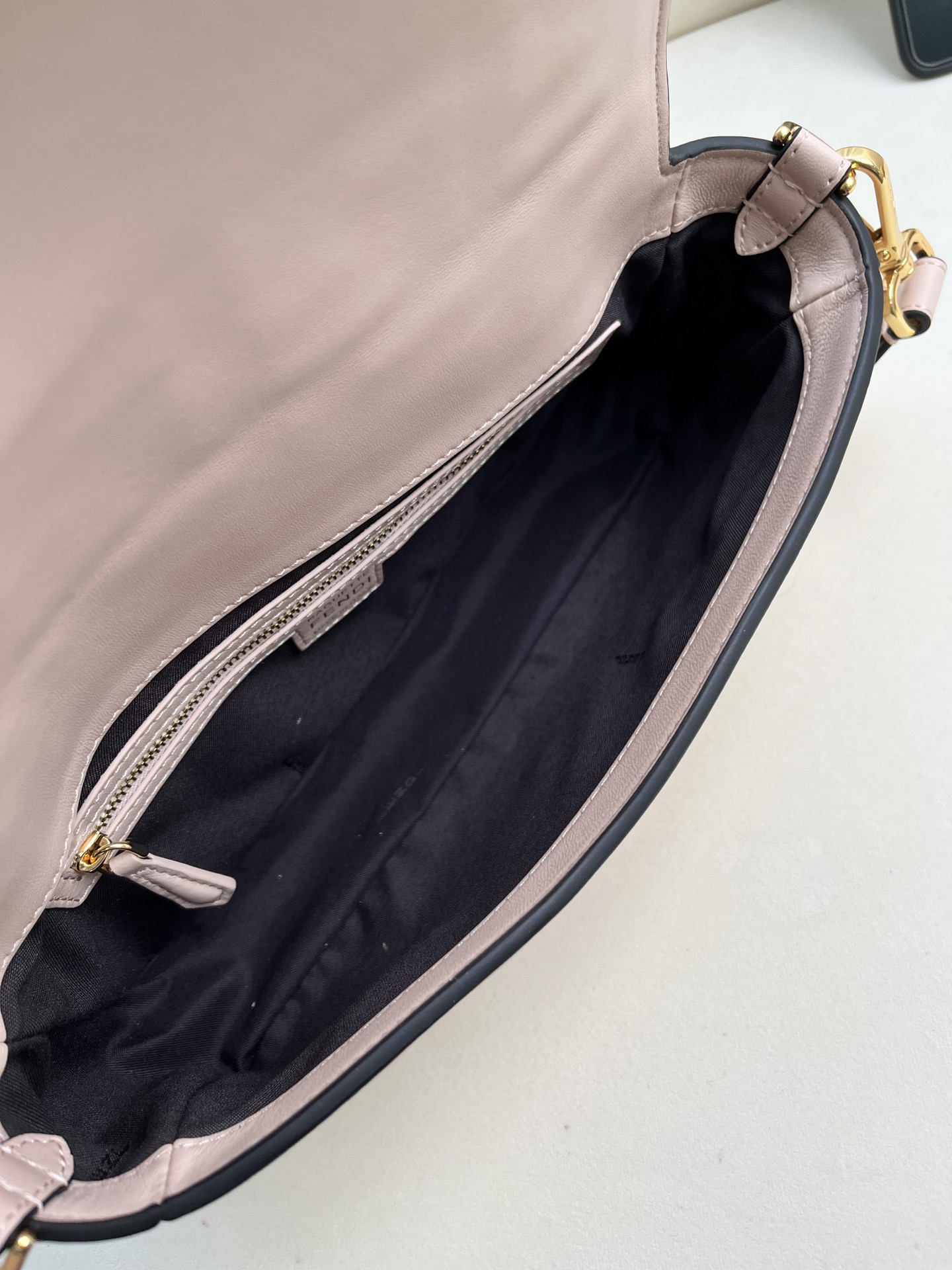 handbags FENDI 211 size:27*15*6cm - vstockx