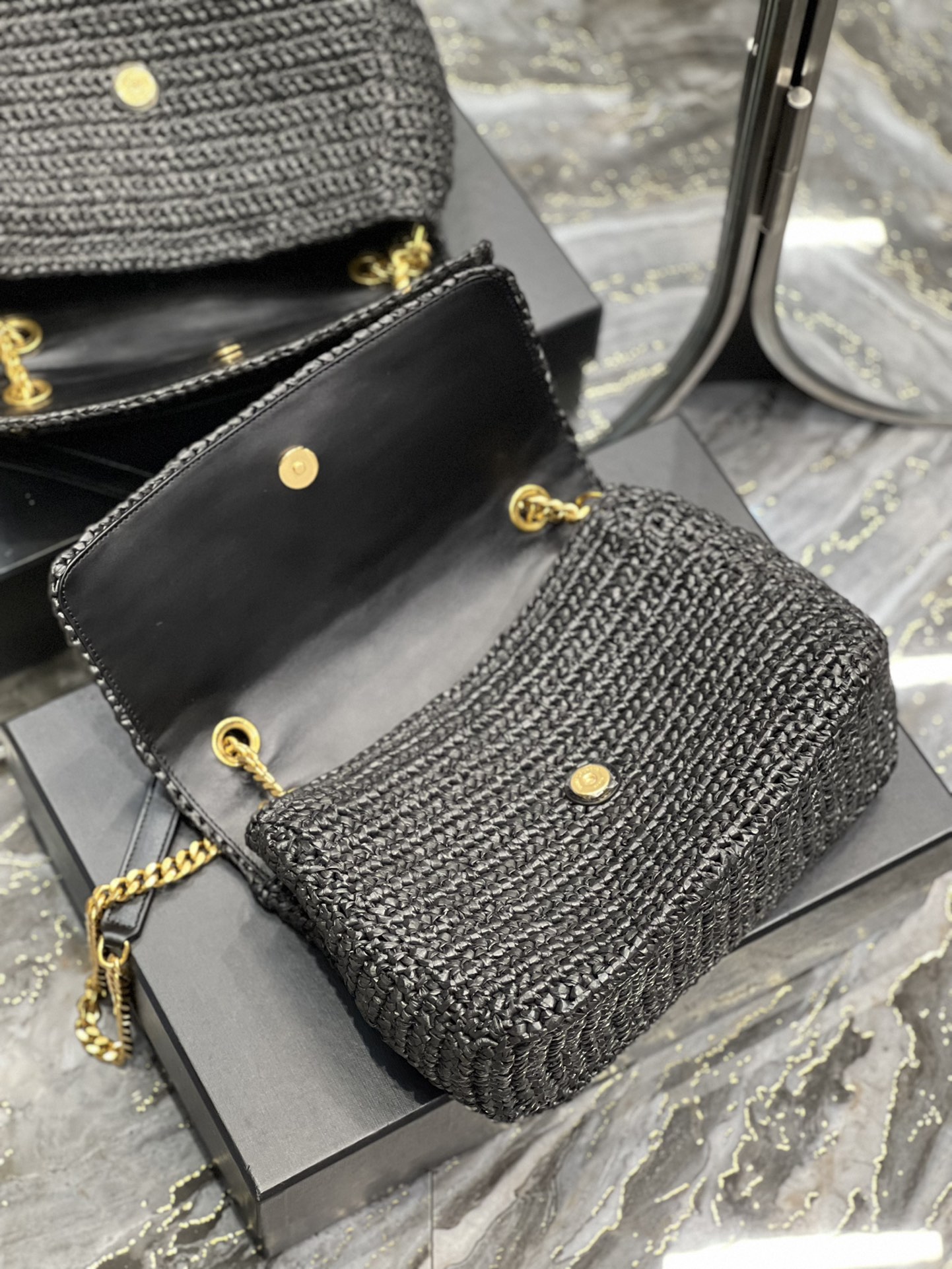 Handbags SAINT LAURENT 633158 size 28x20.5x8.5 cm - vstockx