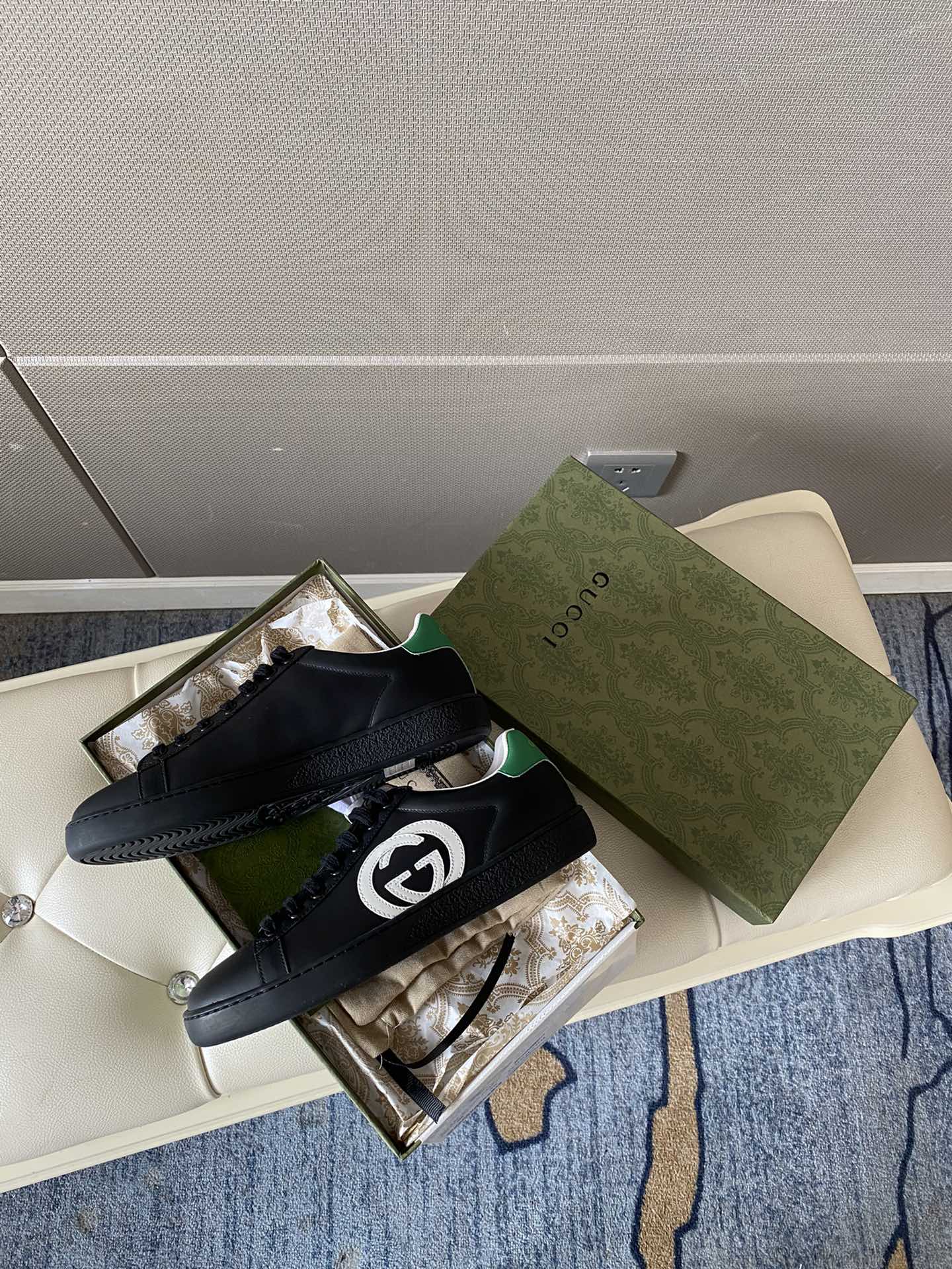 Gucci Women's Ace sneaker with bee sneaker 4 - vstockx