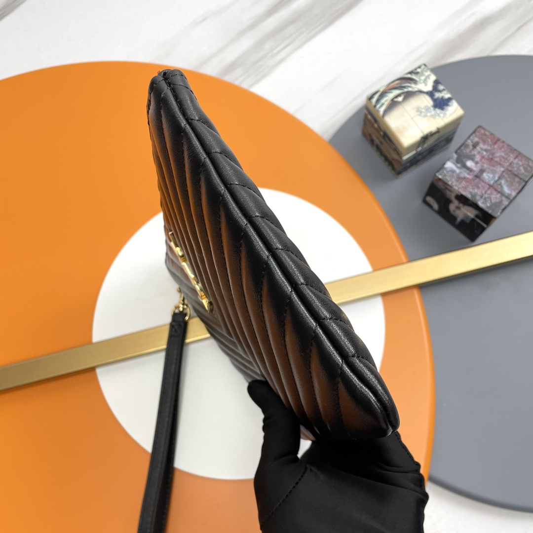 Handbags SAINT LAURENT 379039 size 24  17.5  1.5 cm - vstockx