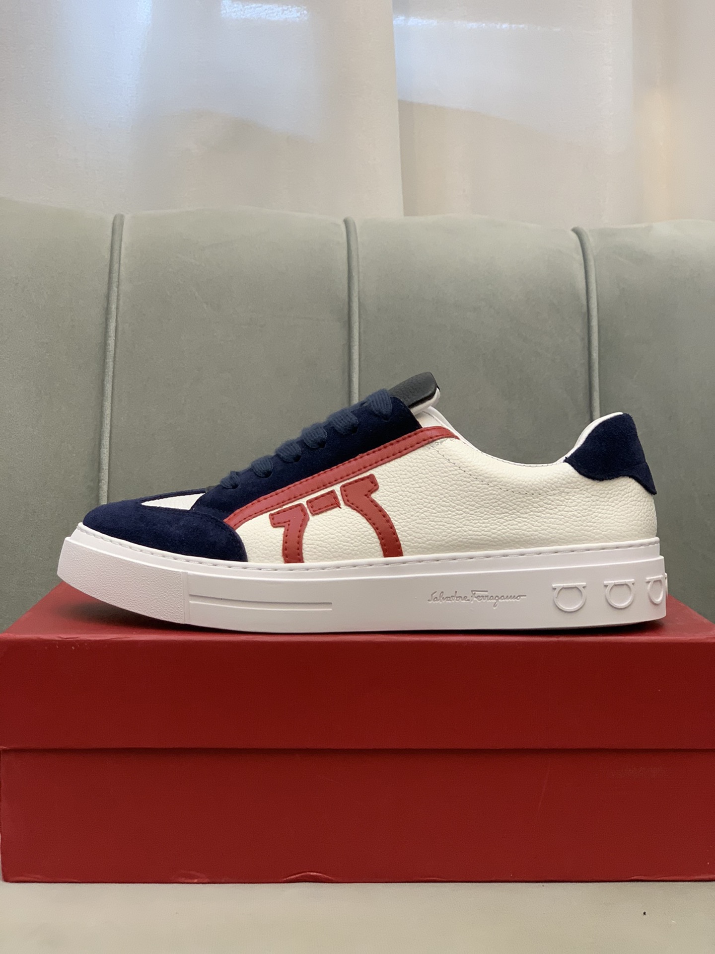 Salvatore Ferragamo Gancini Sneaker 15 - vstockx