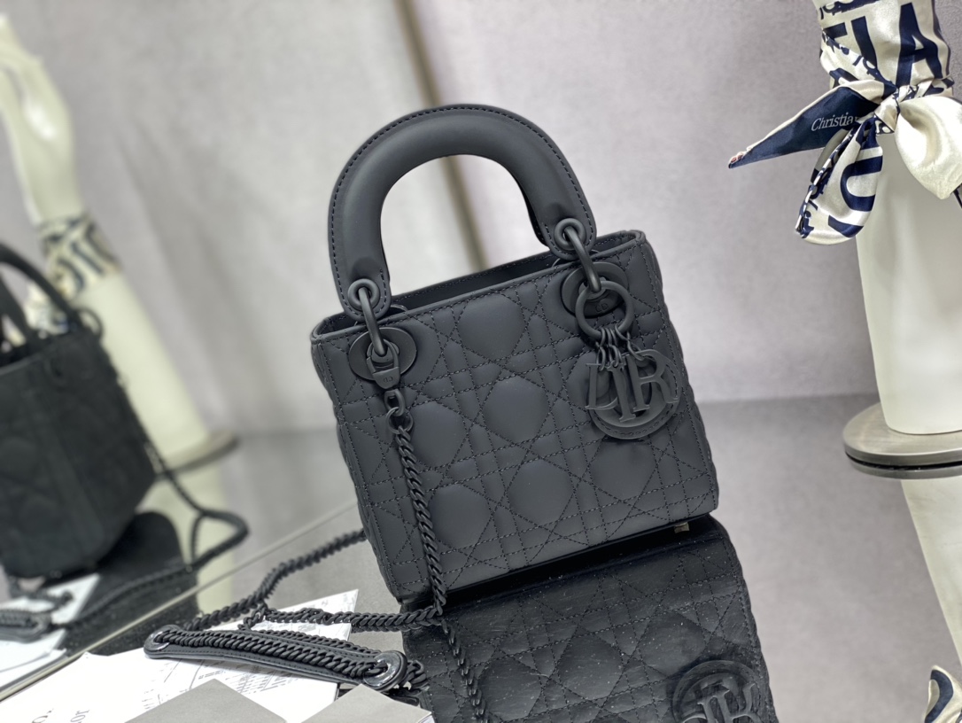 Handbag Dior size 17 cm - vstockx