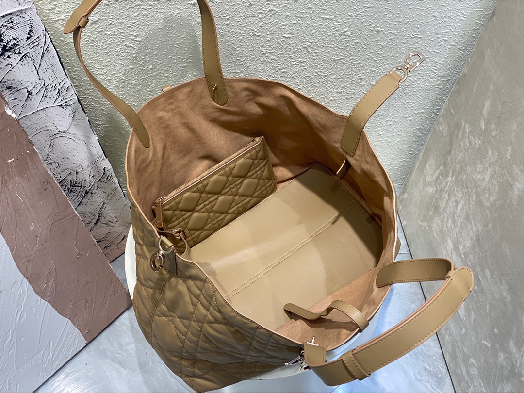 Handbags Dior 6233 size  37 cm - vstockx