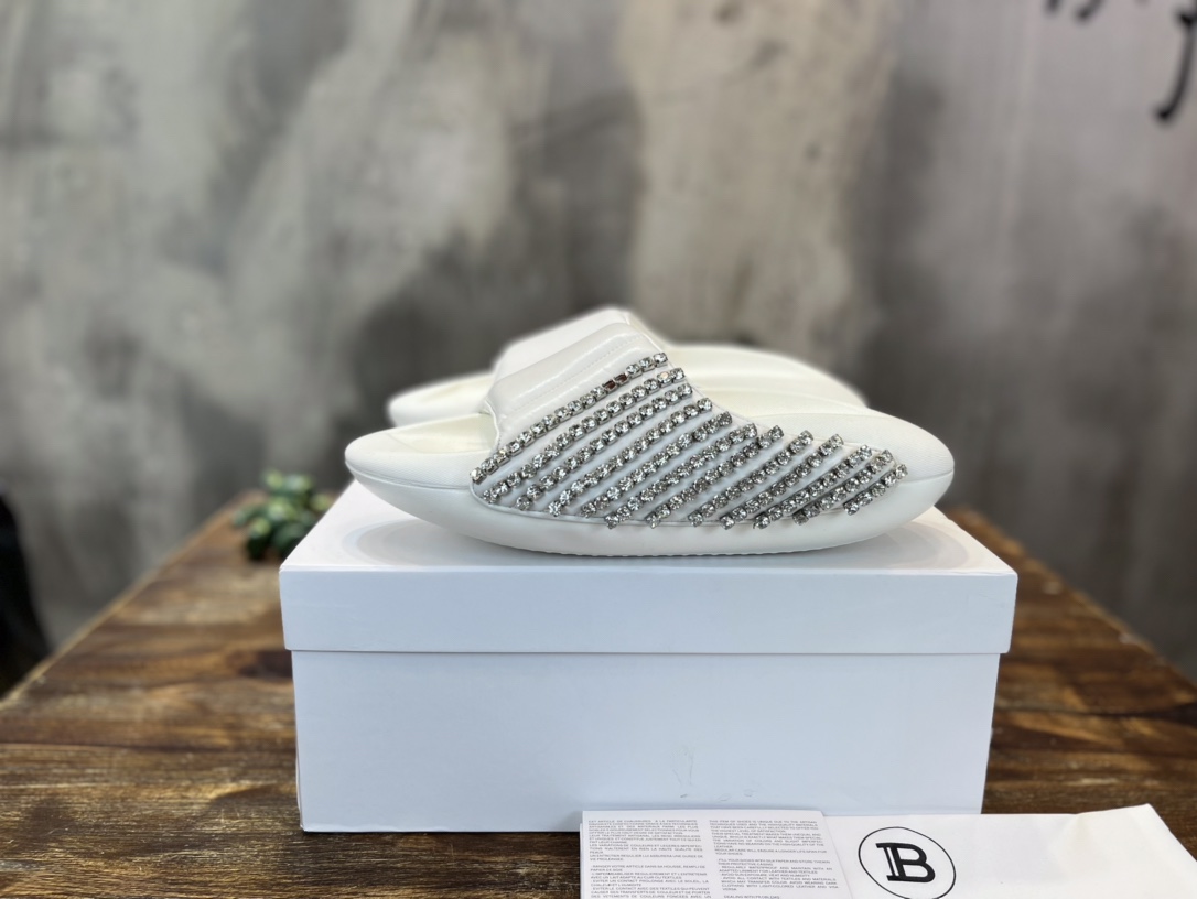 Balmain Quilted leather B-IT mules 8 - vstockx