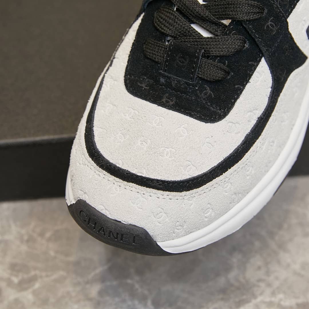 Chanel Low Top Trainer White Black (W) - vstockx