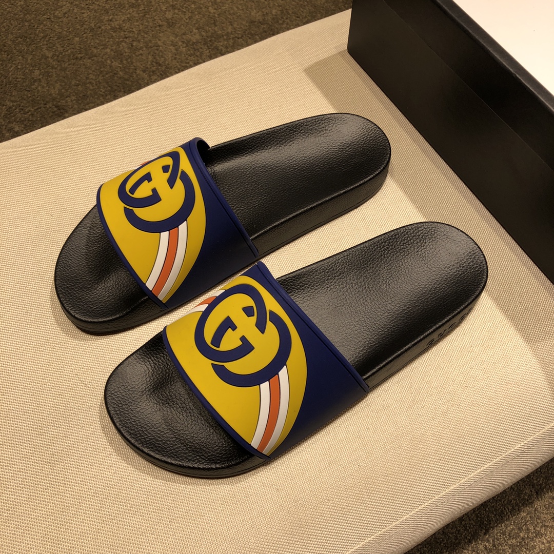 Gucci Slippers 44 - vstockx