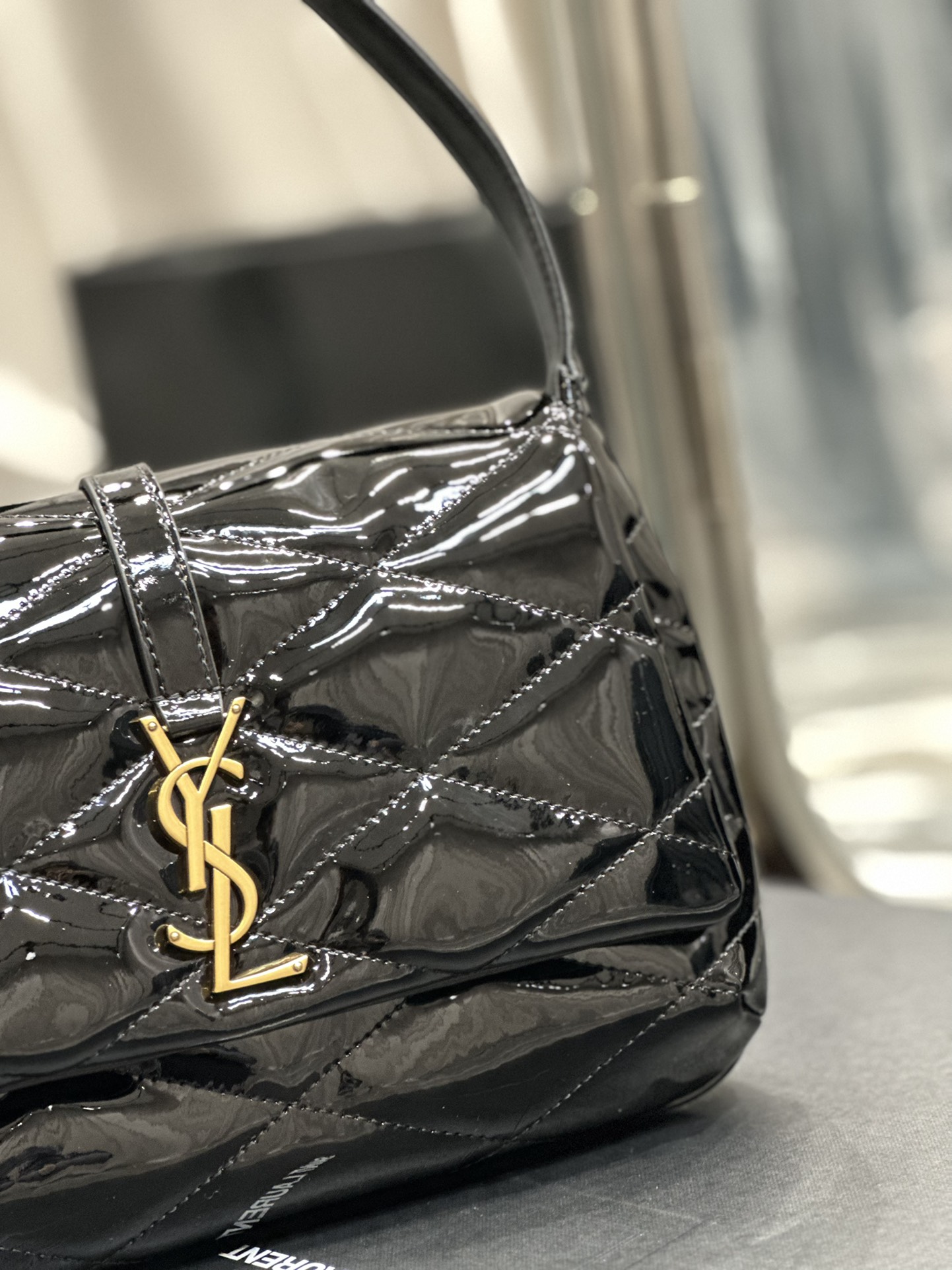 Handbags SAINT LAURENT 698567 size 24  18  5.5 cm - vstockx