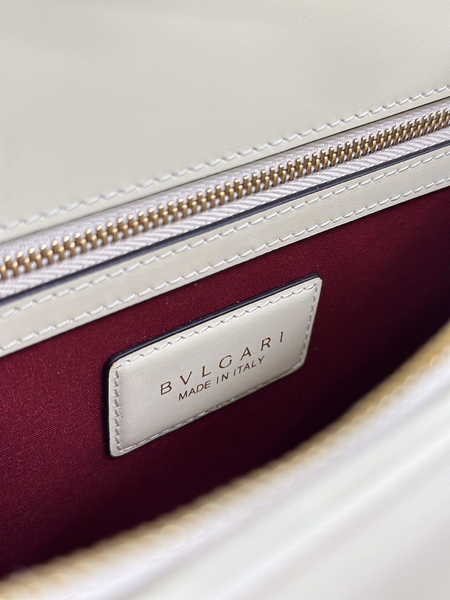 Handbags Bvlgari 35362 size:28*19*8 cm - vstockx