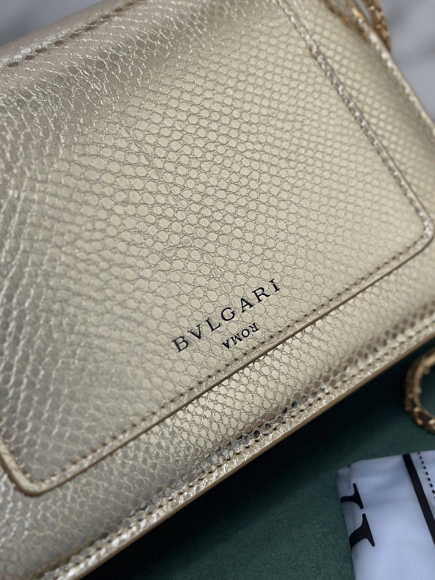 Handbags Bvlgari 288739 size:18.5*13*6.5 cm - vstockx