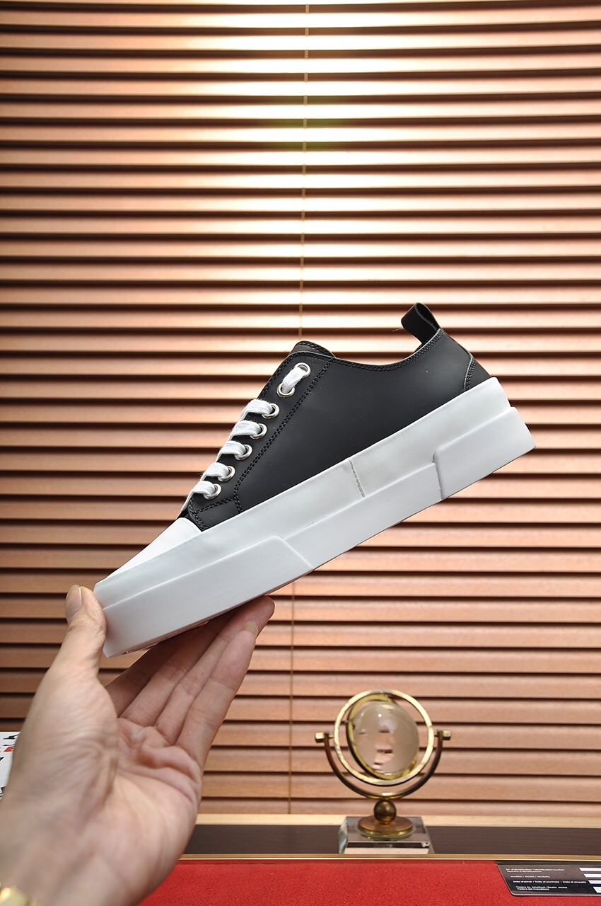 Dolce & Gabbana Low Tops Sneakers 110 - vstockx