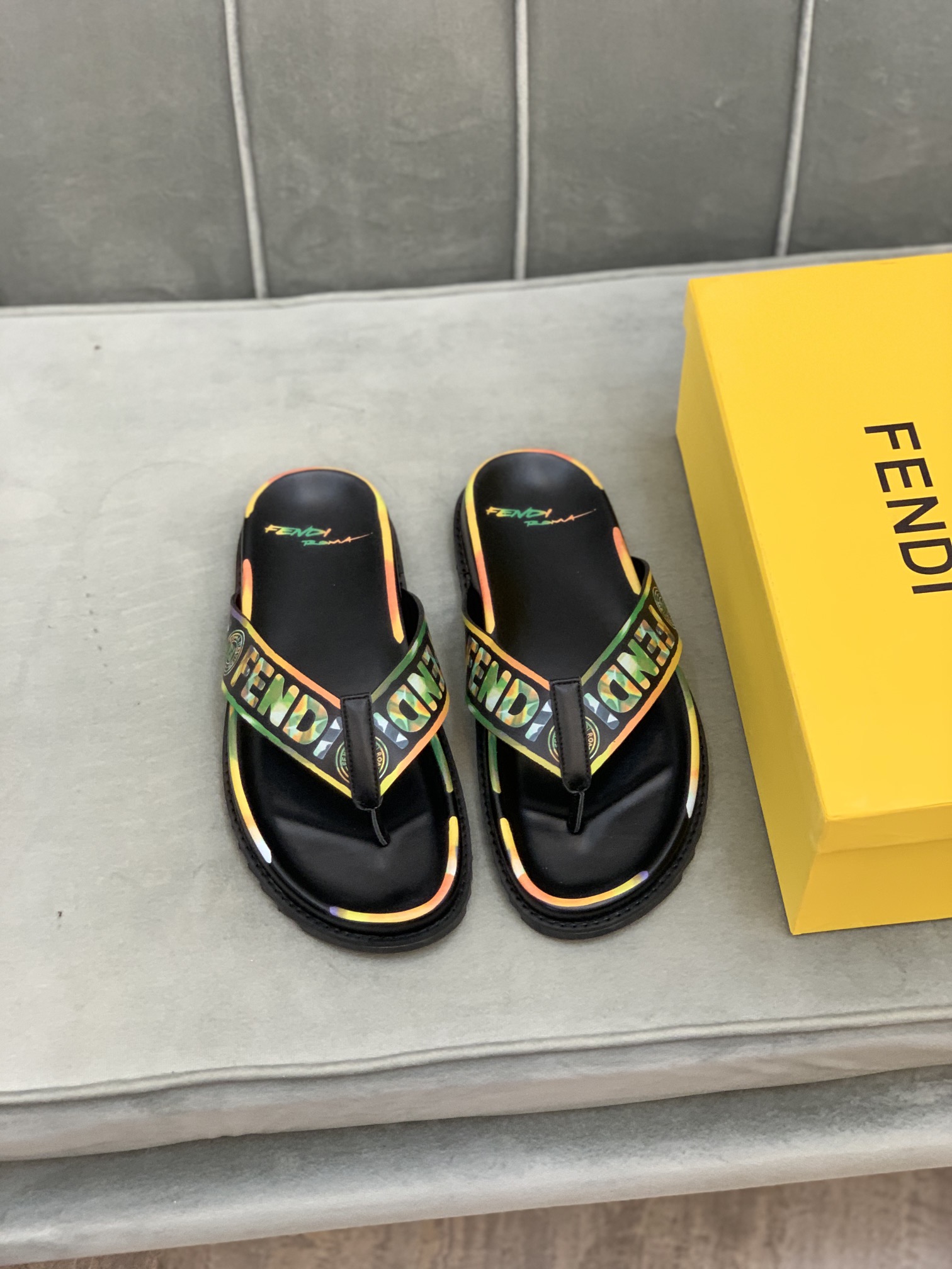 Fendi Slides 2 - vstockx