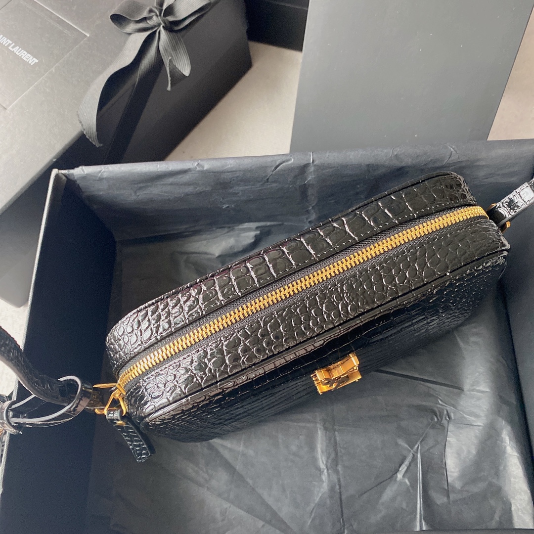 Handbags SAINT LAURENT 520534 size 23x16x6 cm - vstockx