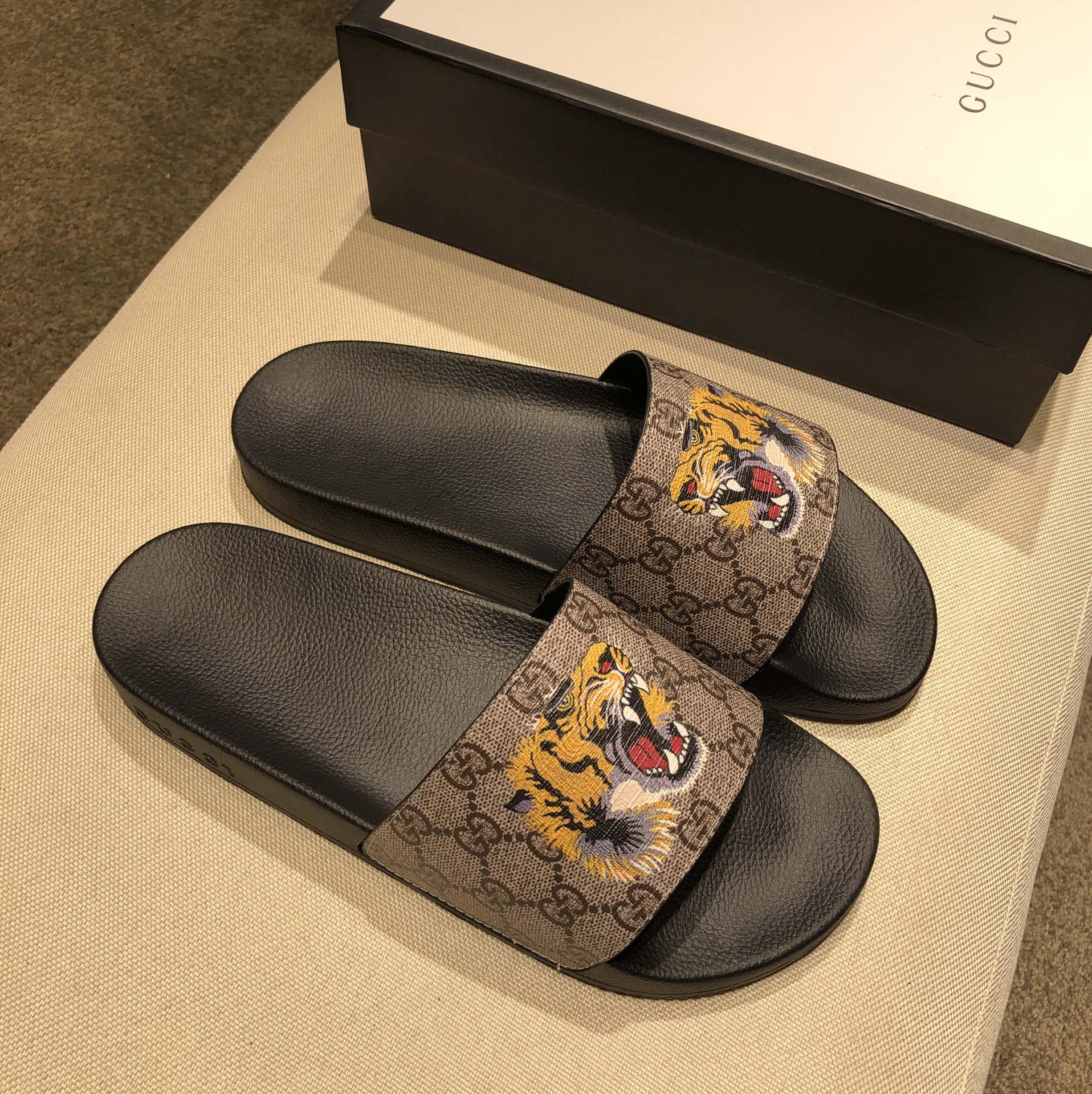 Gucci Slippers 40 - vstockx