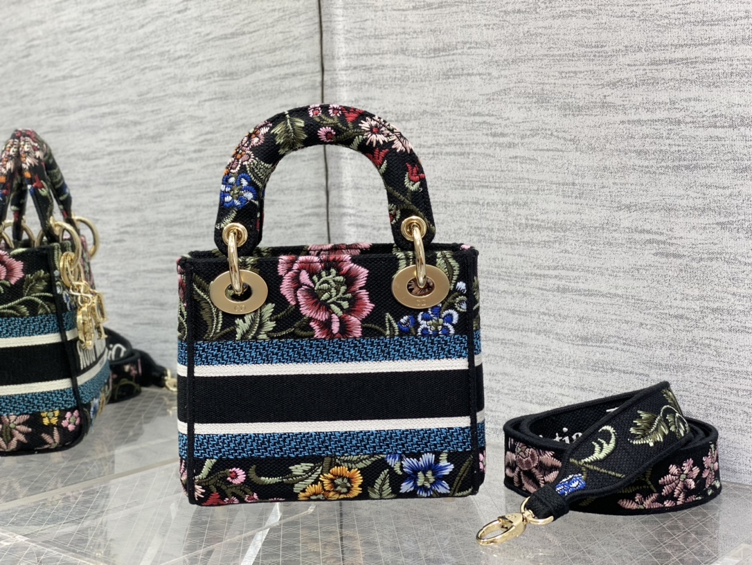 Handbag Dior size 17*7*15 cm - vstockx