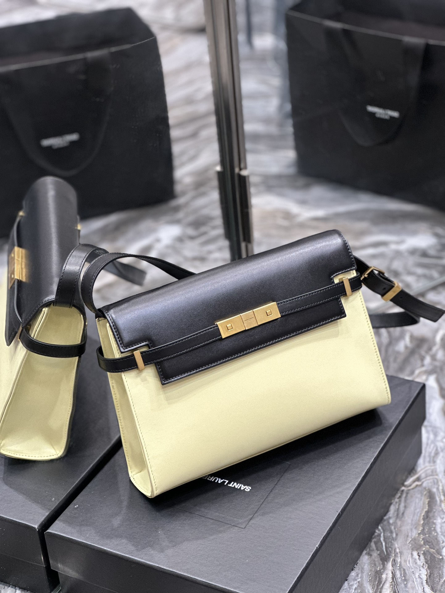 Handbags SAINT LAURENT 675626 size 24x17.5x6 cm - vstockx