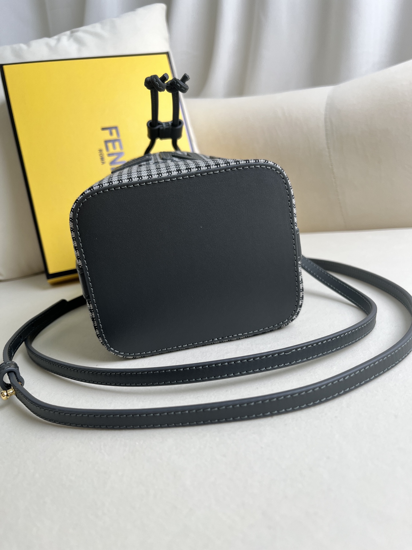 handbags FENDI 038 size:12*18*10cm - vstockx