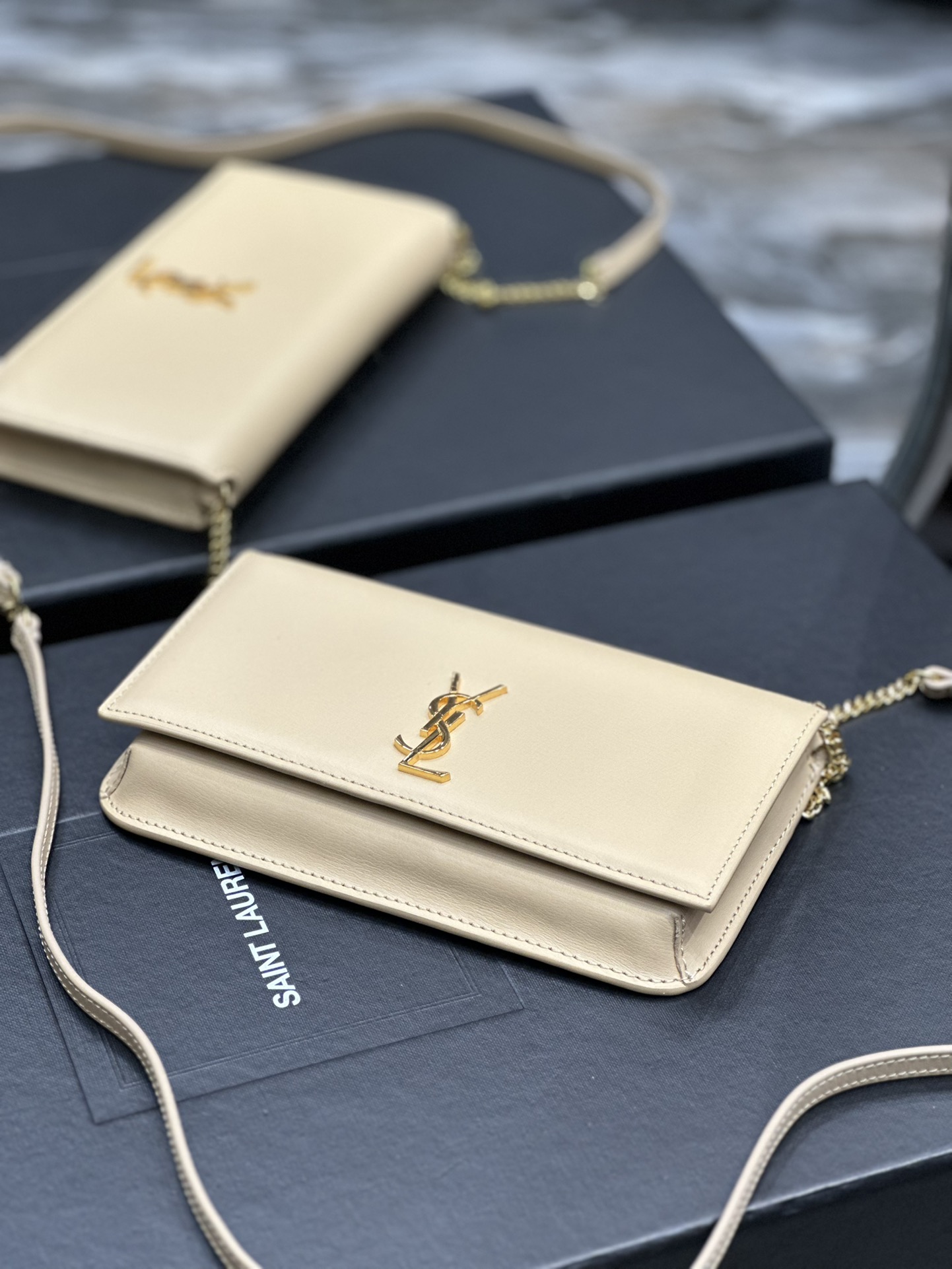 Handbags SAINT LAURENT 635095 size 18x11x2 cm - vstockx