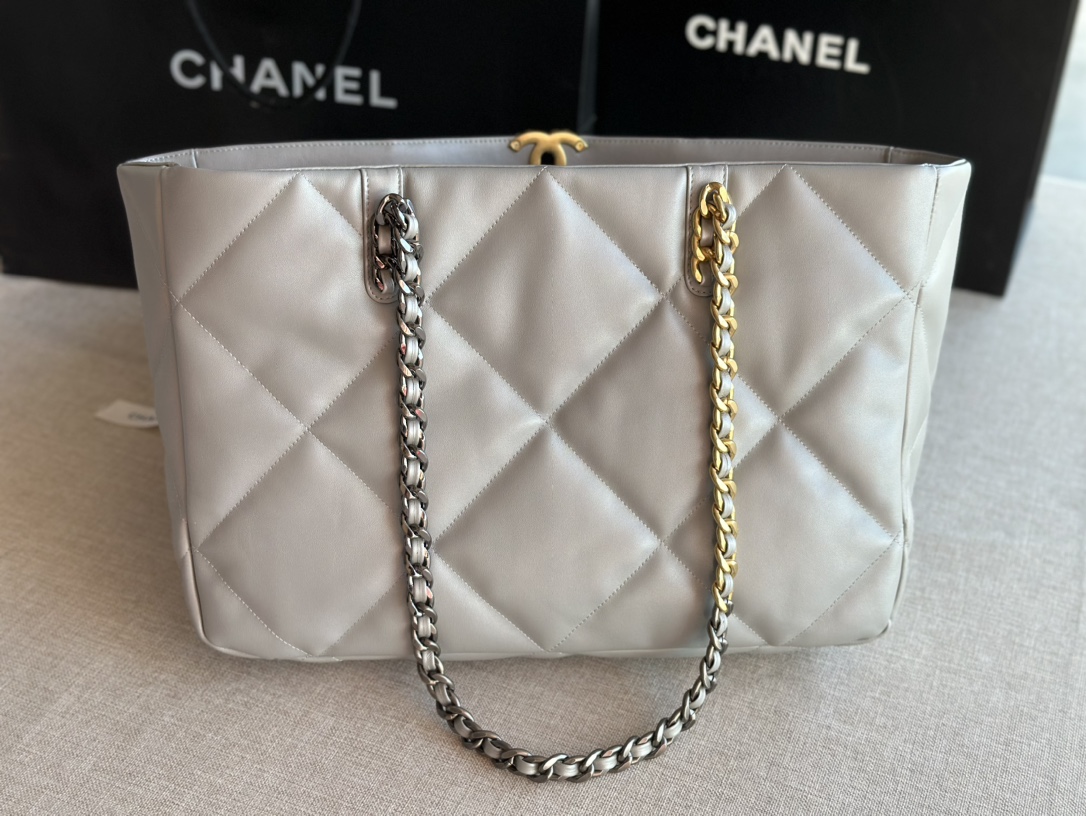 Handbag Chanel AS366 size 24 X41 X10 cm - vstockx