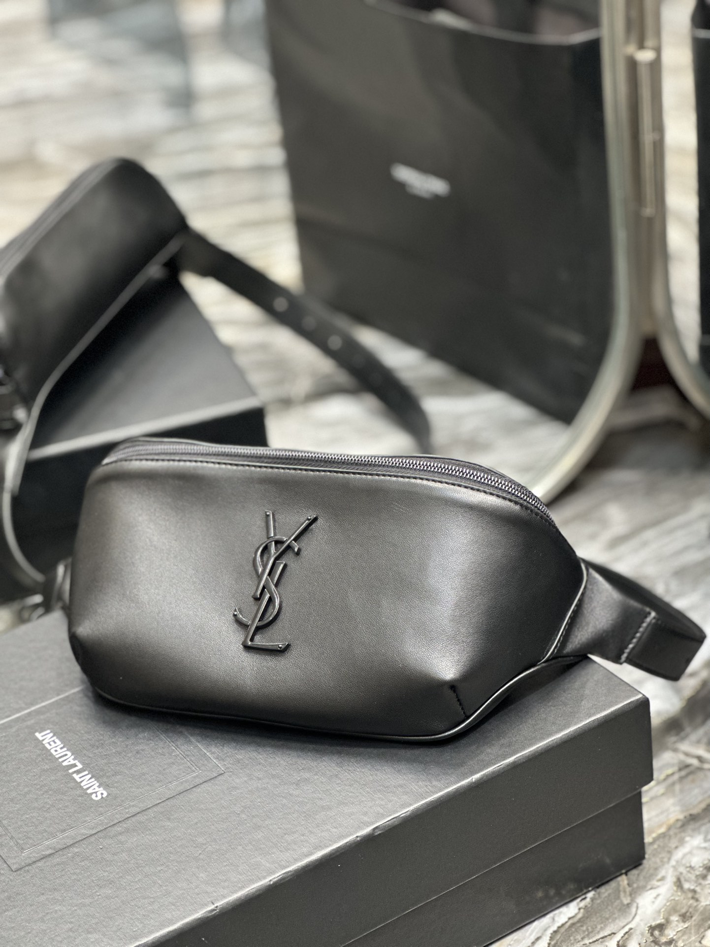 Handbags SAINT LAURENT 569737 size 38  28  13 cm - vstockx