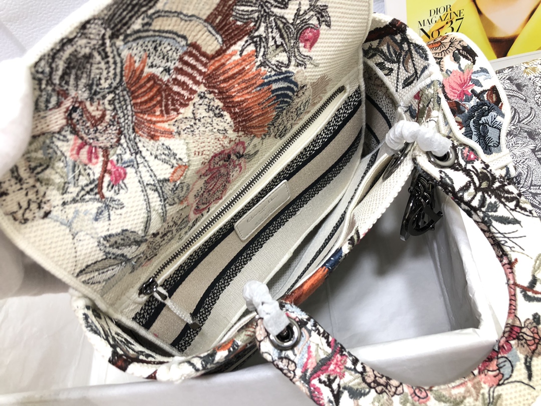 Handbag Dior M0565 size 24 x 20 x 11 cm - vstockx