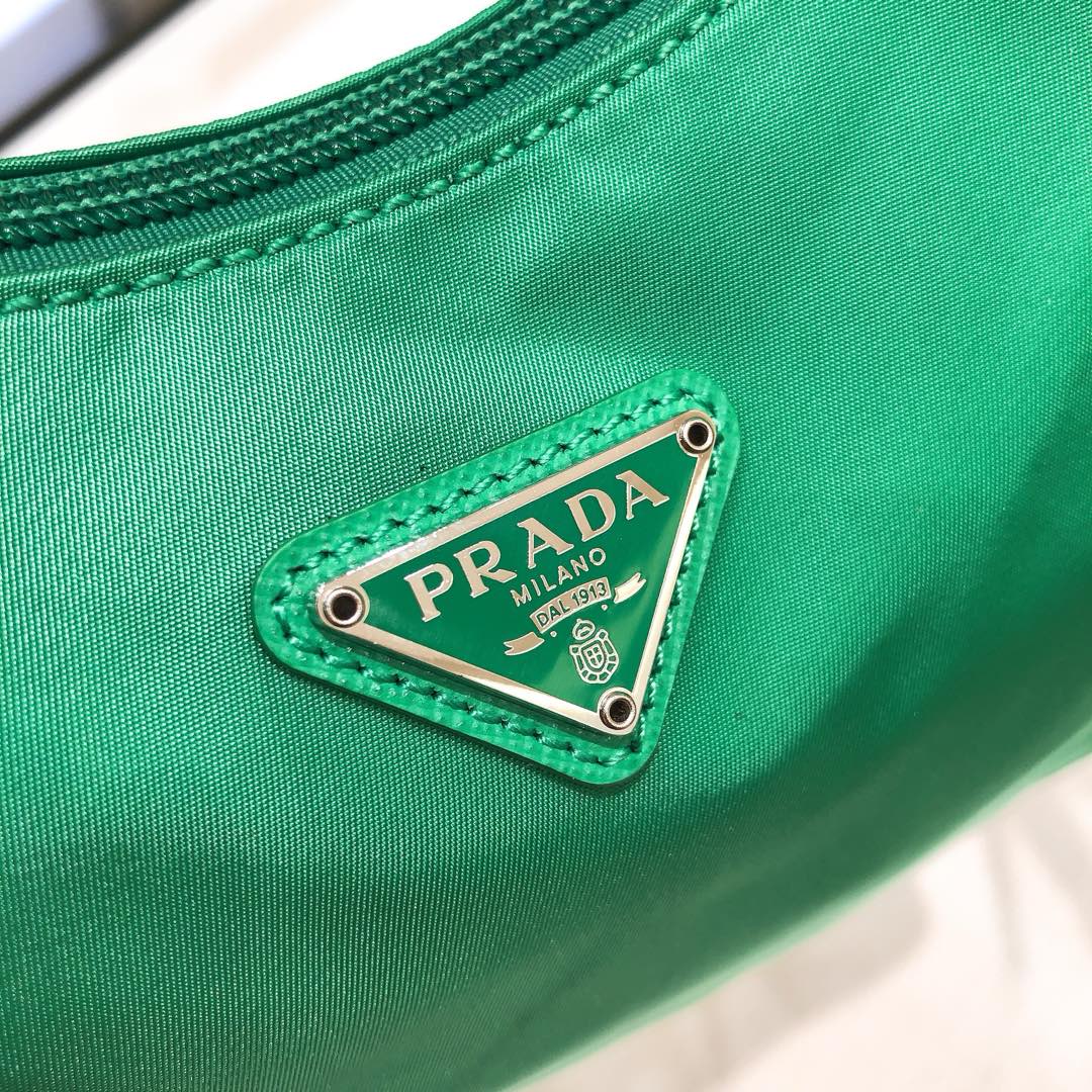 handbags prada Hobo 1NE515 Re-edition 2000 Size:22*17*6 - vstockx