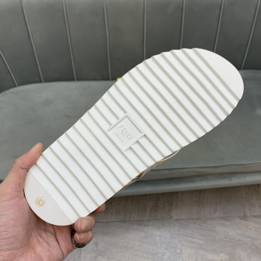 Fendi Slides 8 - vstockx