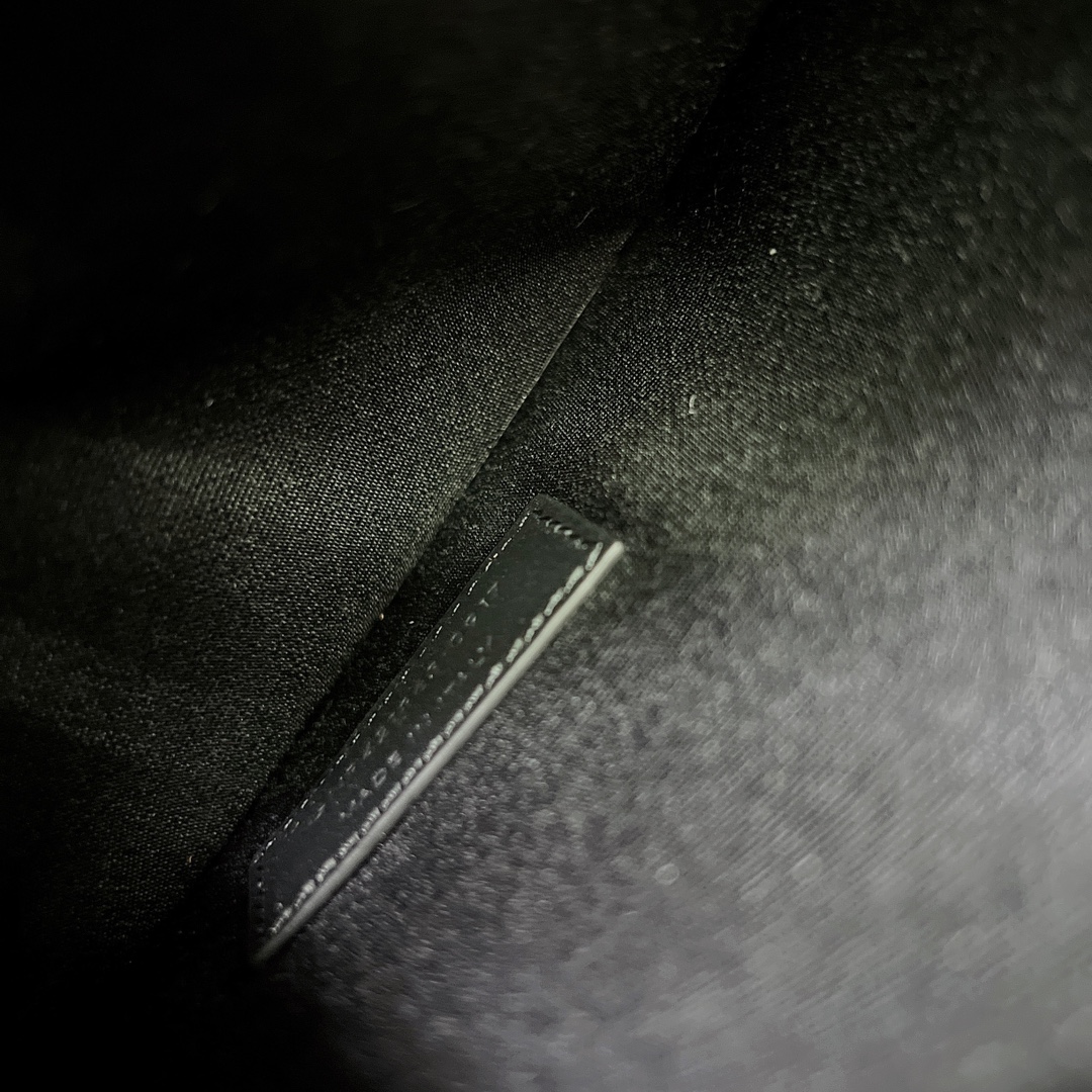 Handbags SAINT LAURENT 421863 size 26*20.5*12.5 cm - vstockx