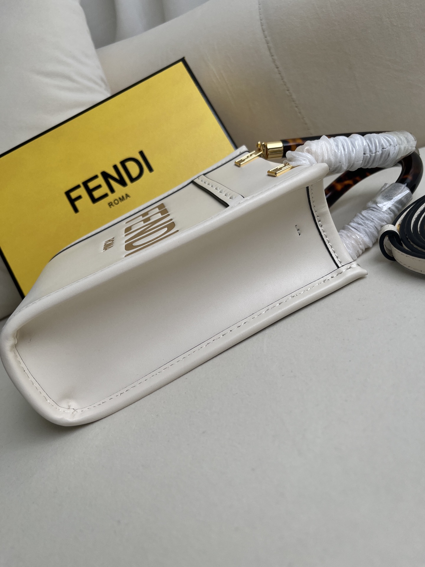 handbags FENDI 208 size:18*13*6.5 - vstockx